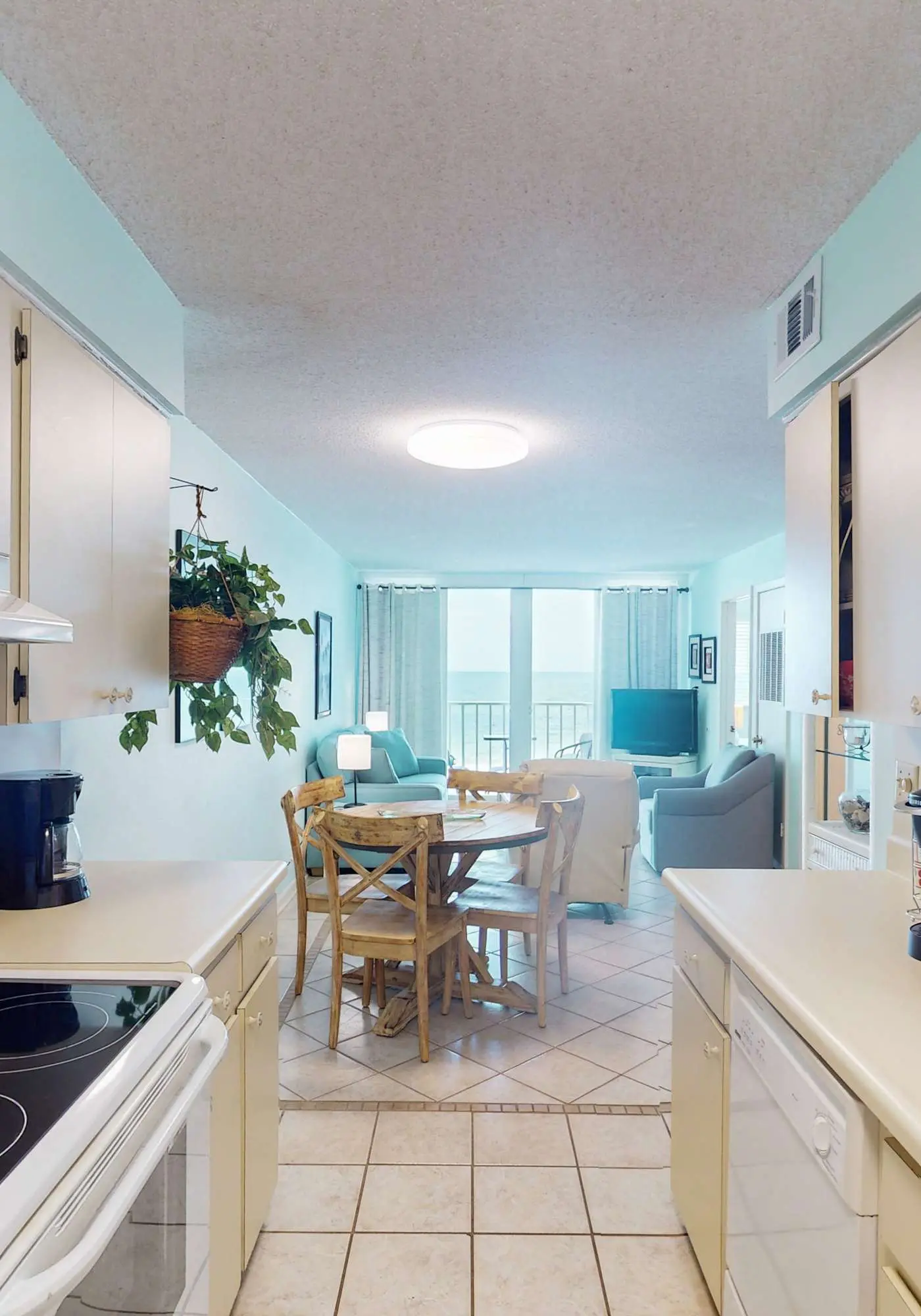 Gulf-Front 4th-Floor Condo w/Shared Outdoor Pool, Central AC, Private Balcony