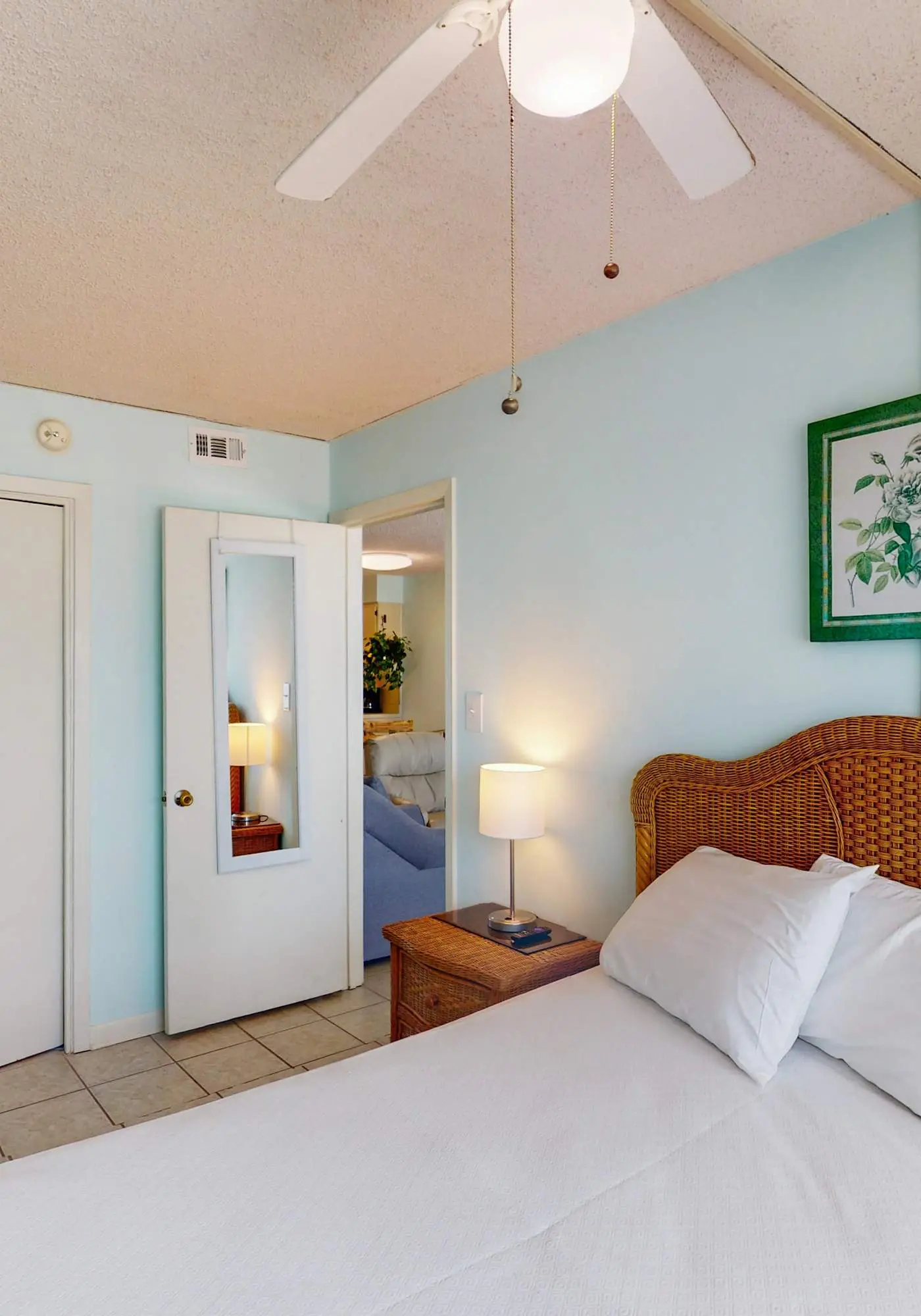 Gulf-Front 4th-Floor Condo w/Shared Outdoor Pool, Central AC, Private Balcony