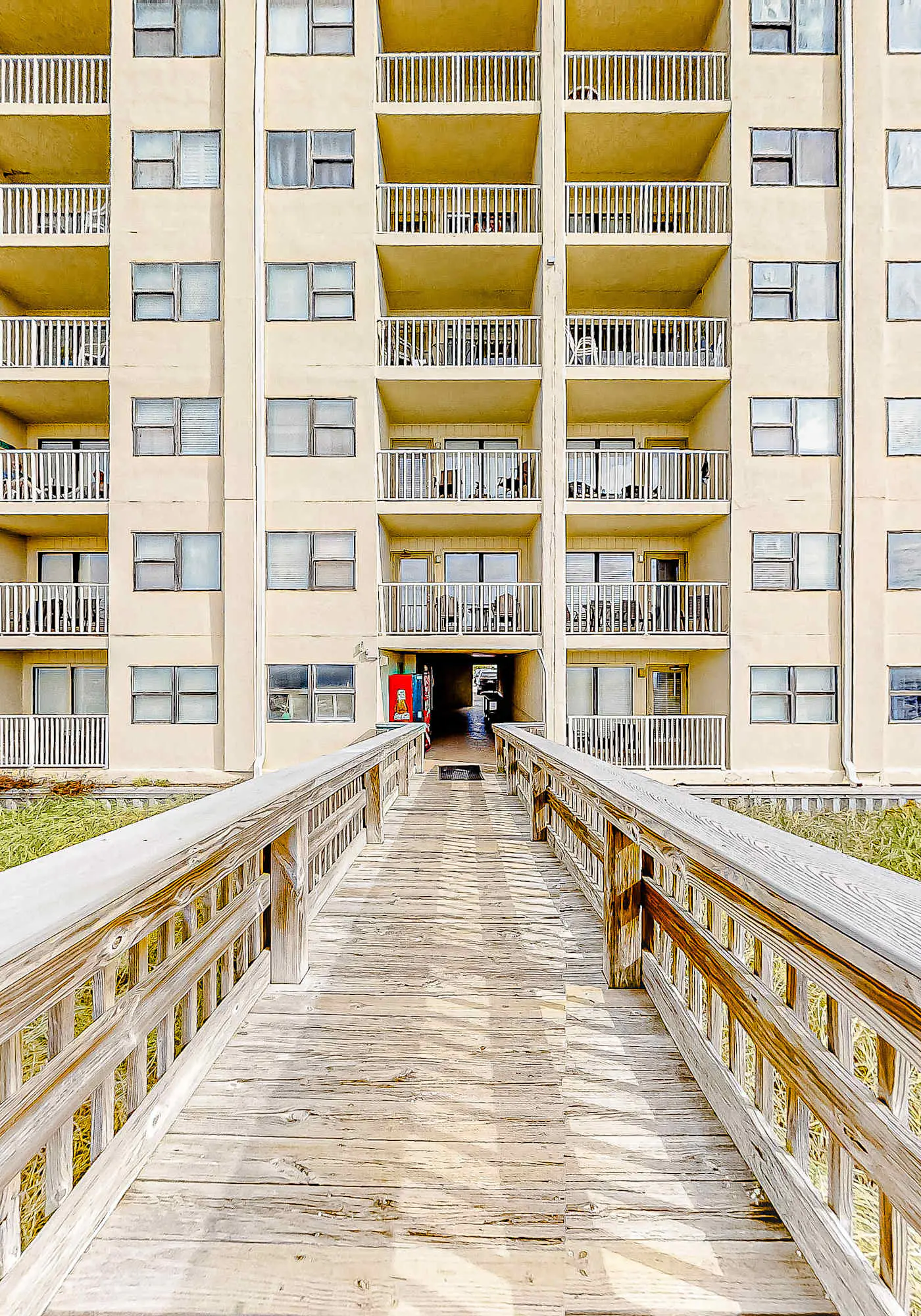 Gulf-Front 4th-Floor Condo w/Shared Outdoor Pool, Central AC, Private Balcony