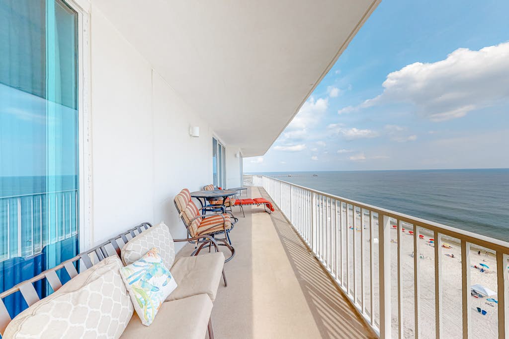 Corner Condo w/ Amazing Gulf-Front Views, Balcony & Shared Pools/Hot Tubs/Gym