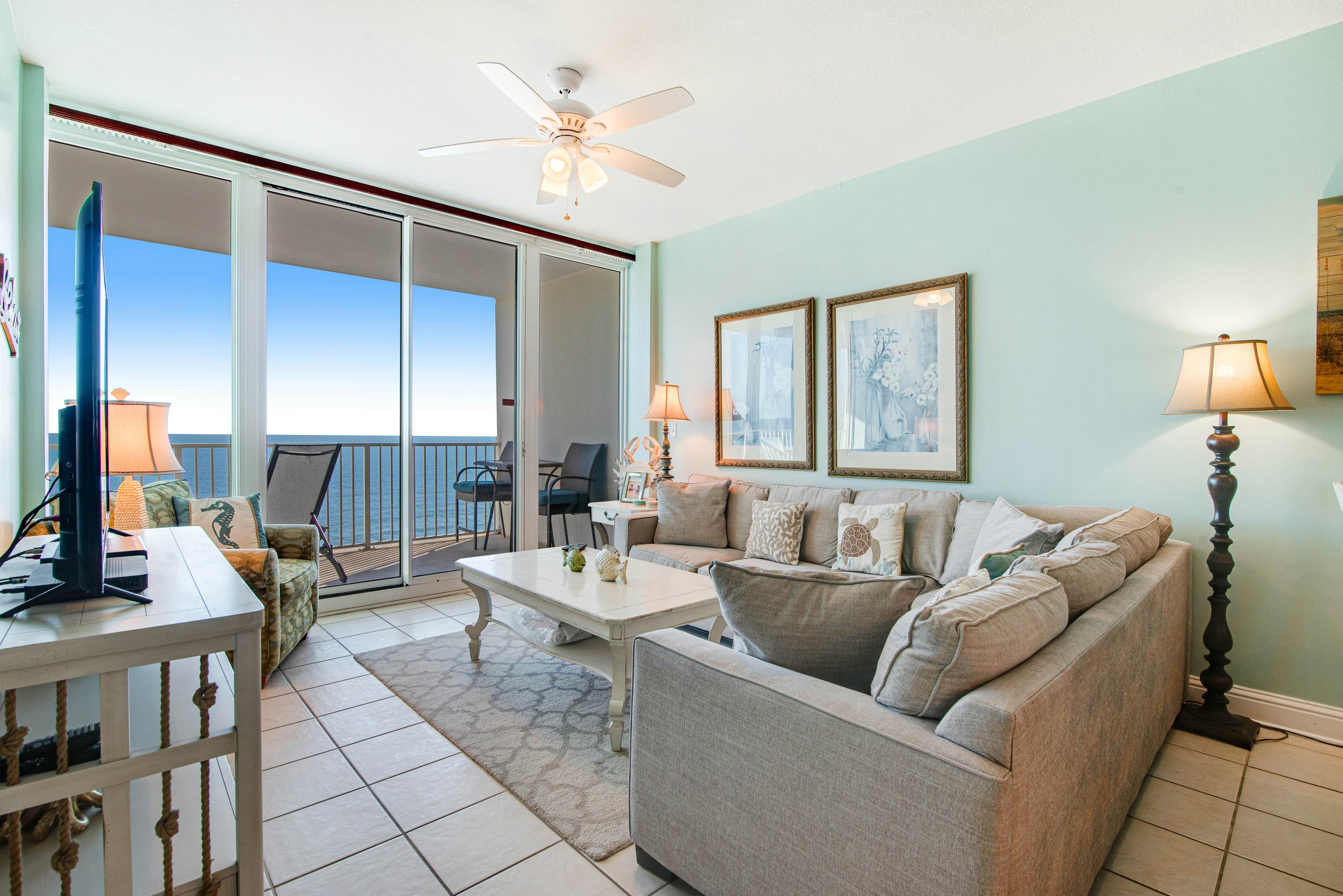 Gulf-Front Condo w/ Amazing View, Balcony, AC & Shared Pools/Hot Tubs/Gym