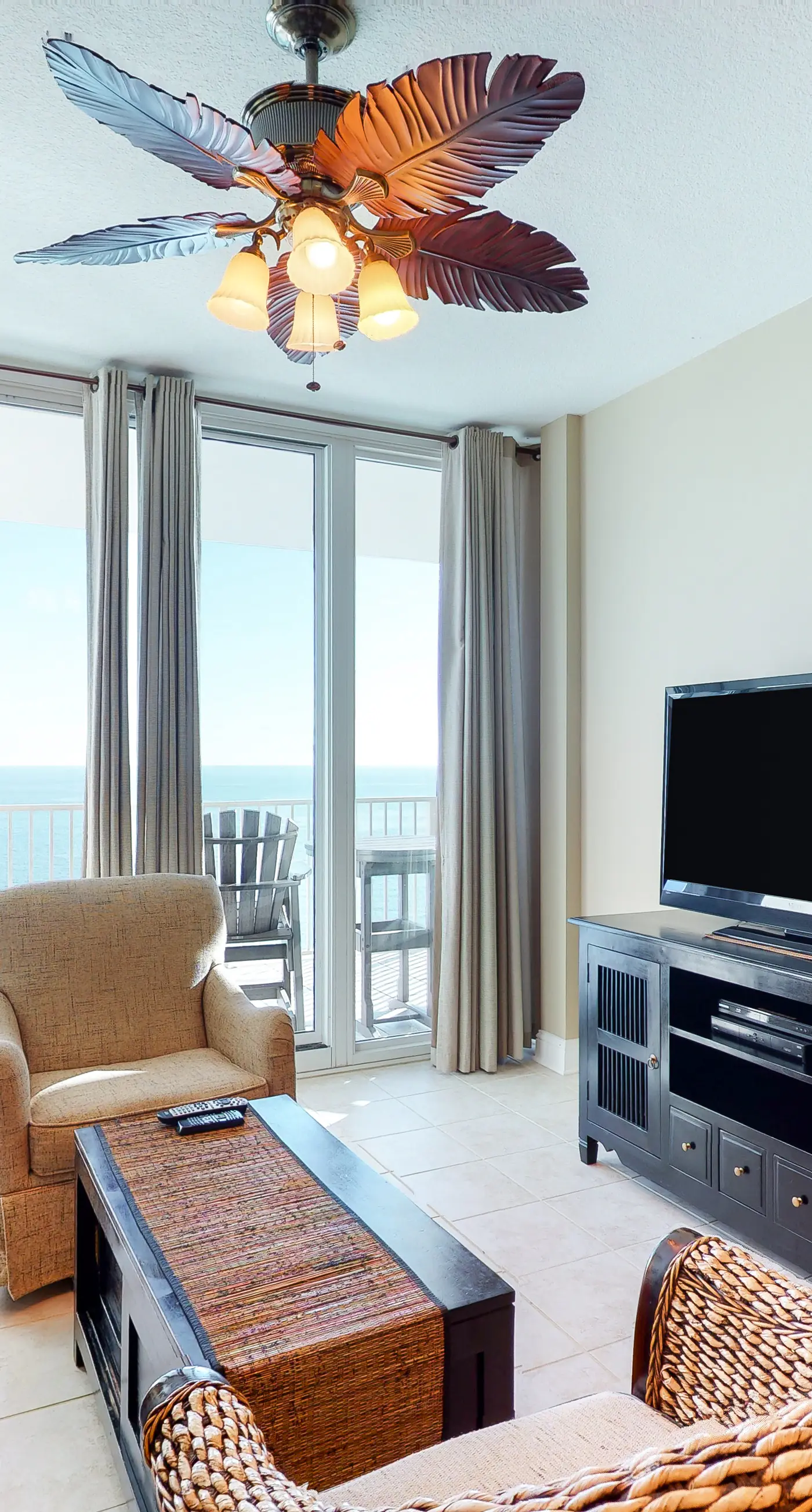 Beachfront Condo w/ Great Gulf View, Balcony & Shared Pools/Hot Tubs/Sauna/Gym