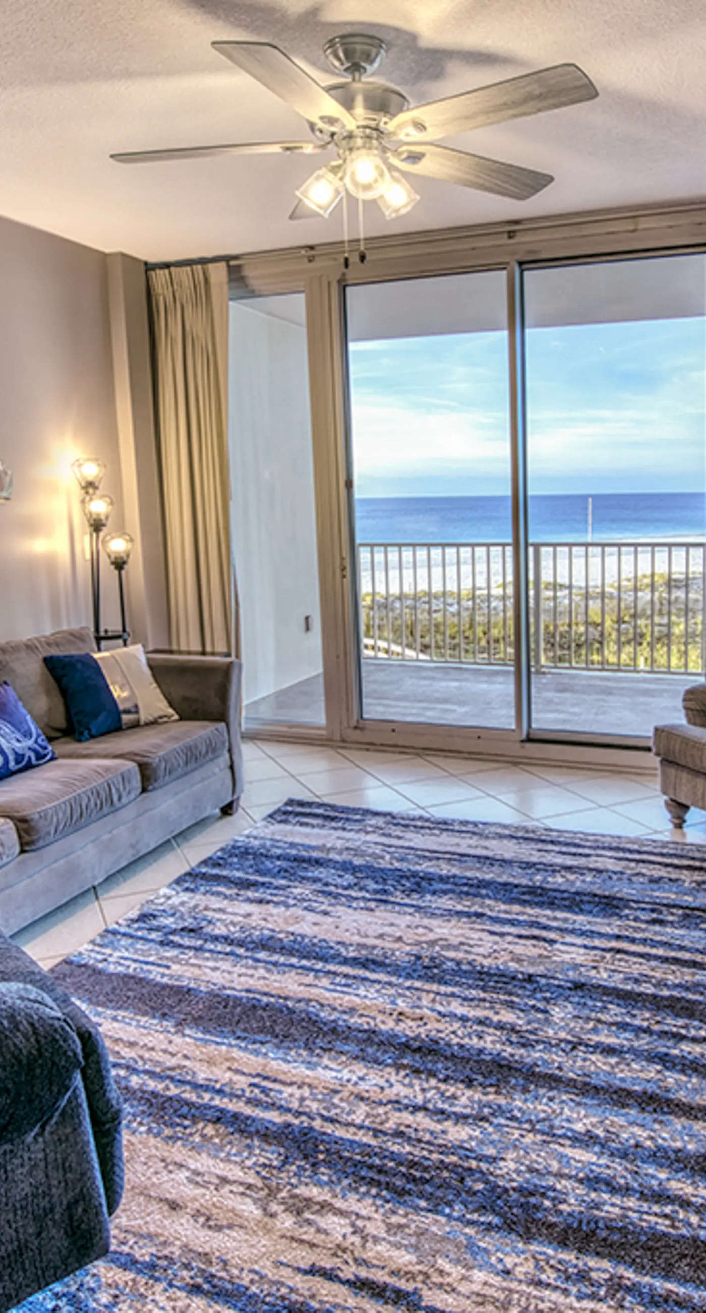 Gulf-Front Condo w/ Gorgeous Views, Balcony & Shared Pools/Hot Tubs/Gym