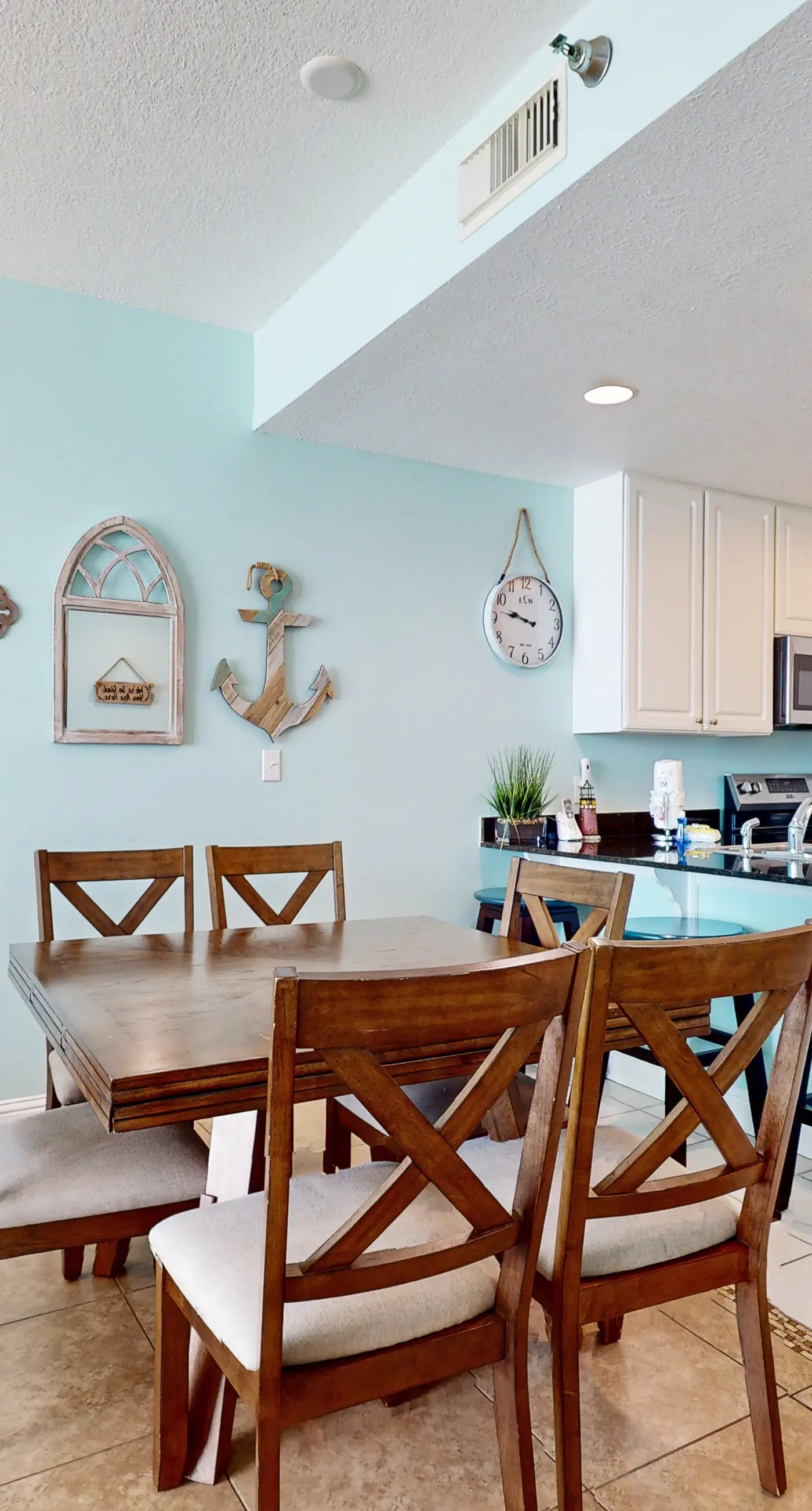 Gulf-Front Condo w/ Big Beach Views, Balcony, WiFi & Shared Pools/Hot Tubs/Gym