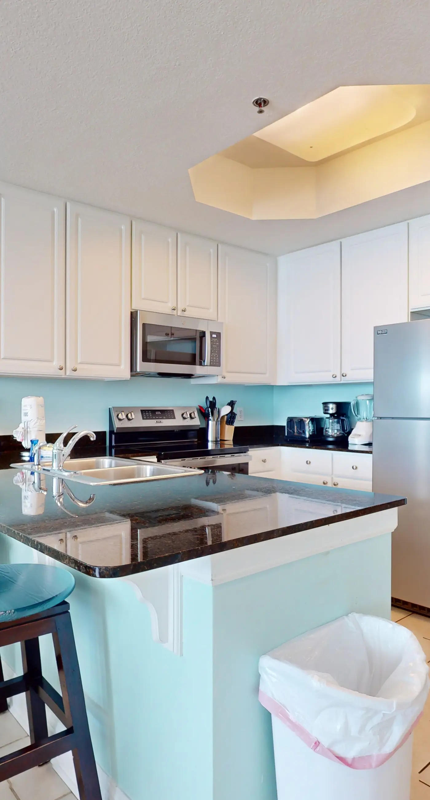 Gulf-Front Condo w/ Big Beach Views, Balcony, WiFi & Shared Pools/Hot Tubs/Gym