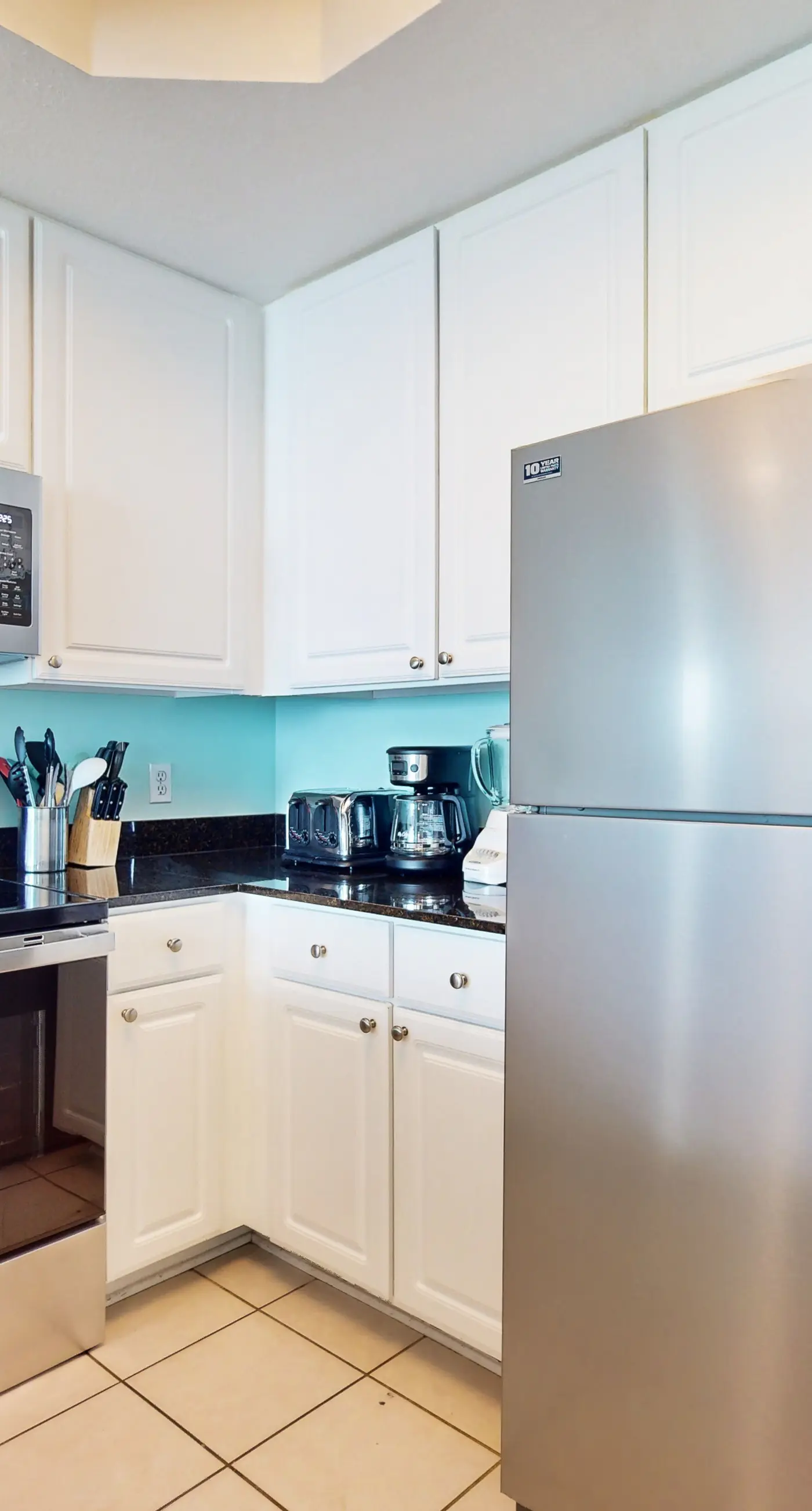 Gulf-Front Condo w/ Big Beach Views, Balcony, WiFi & Shared Pools/Hot Tubs/Gym