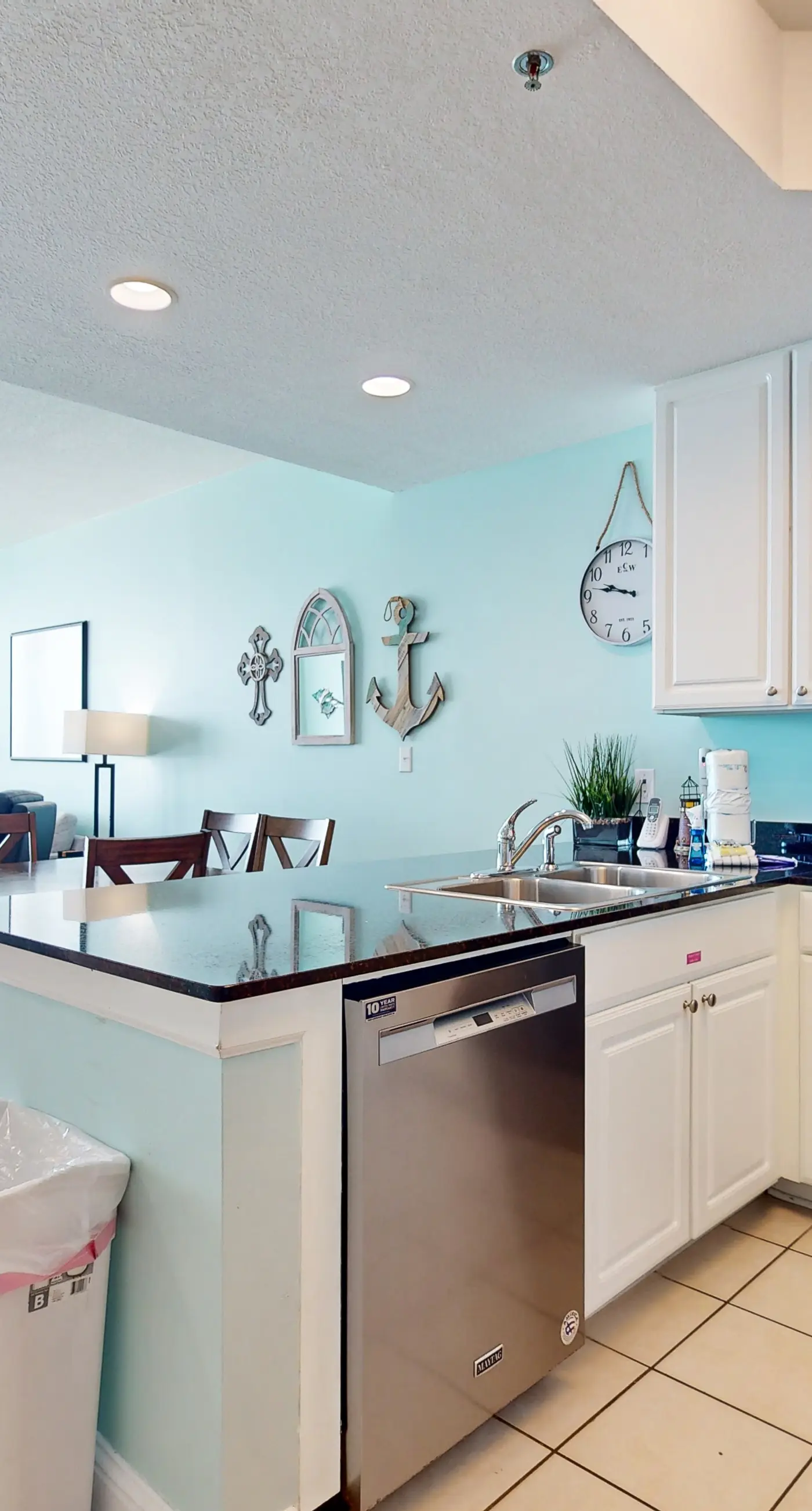 Gulf-Front Condo w/ Big Beach Views, Balcony, WiFi & Shared Pools/Hot Tubs/Gym