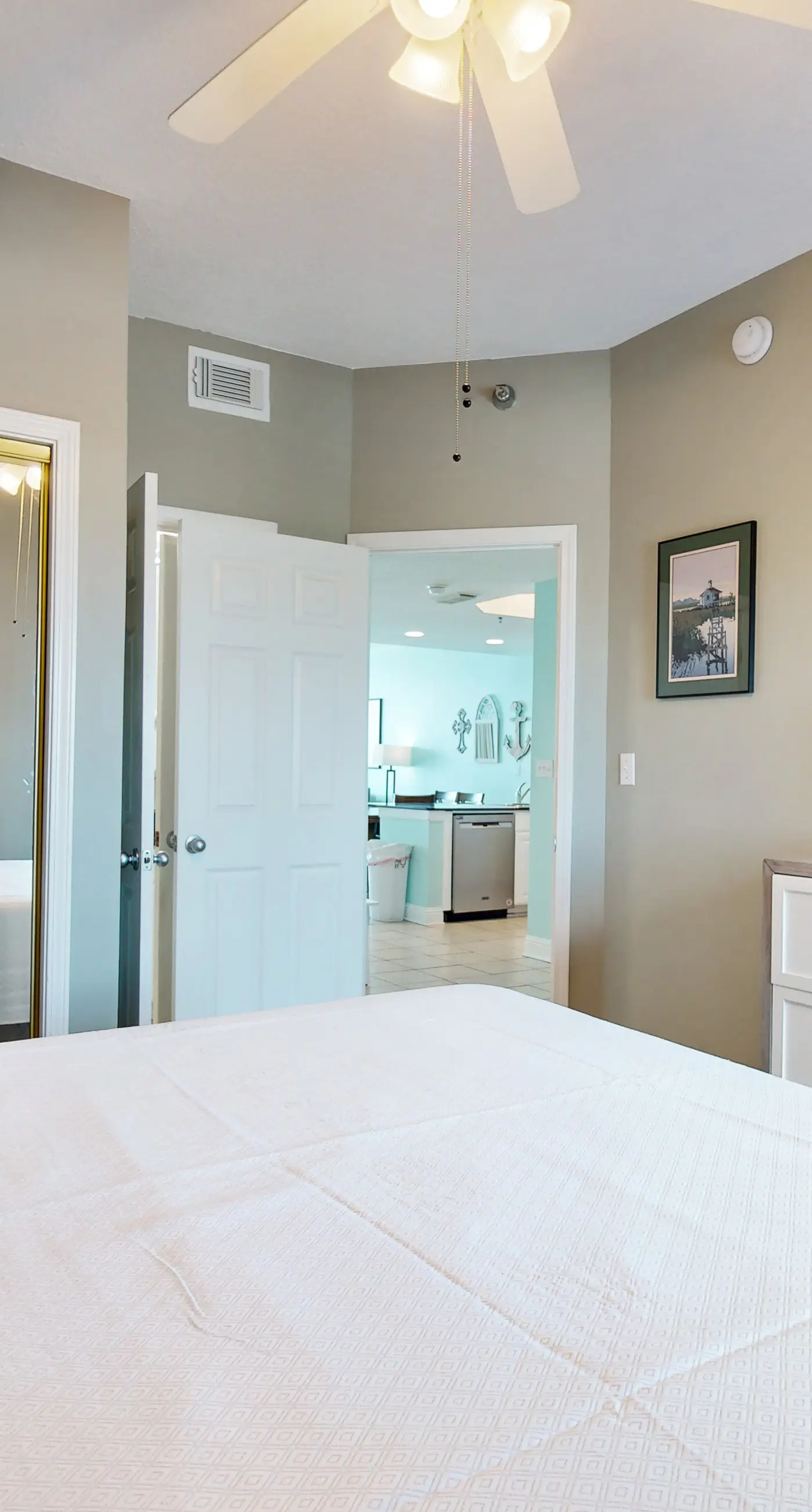 Gulf-Front Condo w/ Big Beach Views, Balcony, WiFi & Shared Pools/Hot Tubs/Gym