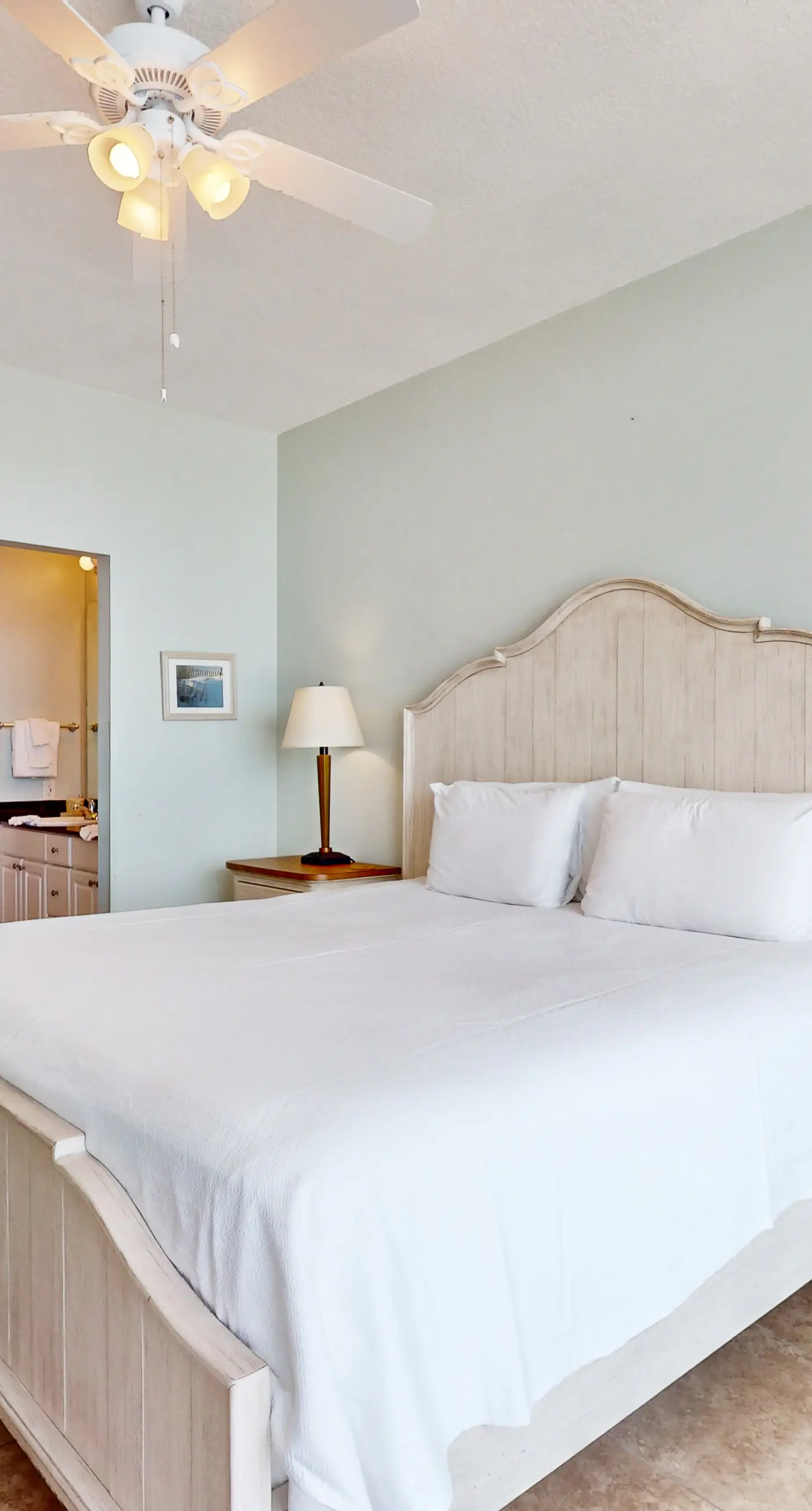 Gulf-Front Condo w/ Big Beach Views, Balcony, WiFi & Shared Pools/Hot Tubs/Gym