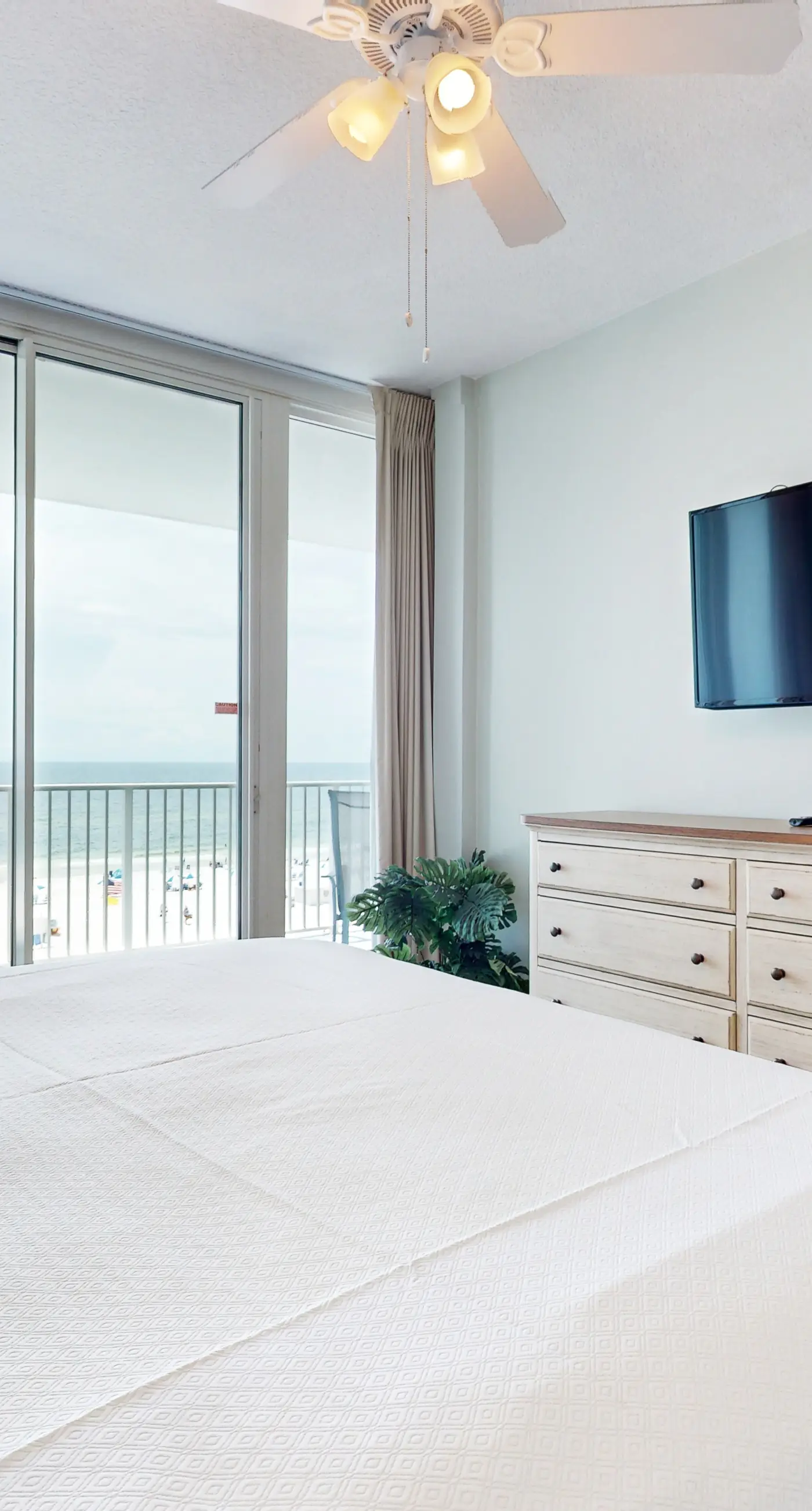 Gulf-Front Condo w/ Big Beach Views, Balcony, WiFi & Shared Pools/Hot Tubs/Gym