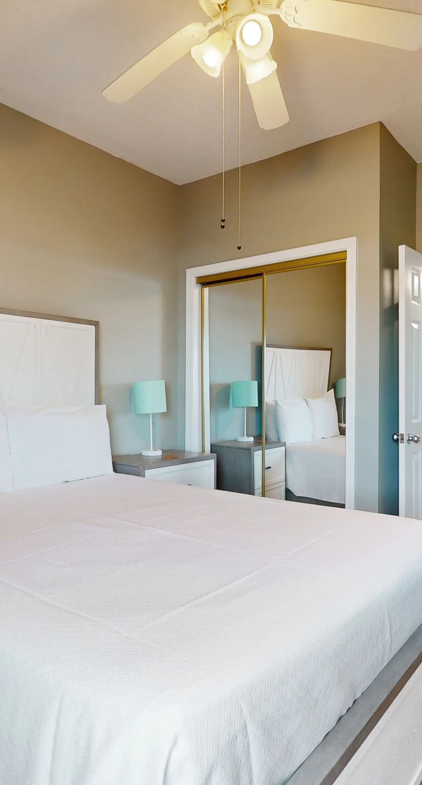 Gulf-Front Condo w/ Big Beach Views, Balcony, WiFi & Shared Pools/Hot Tubs/Gym