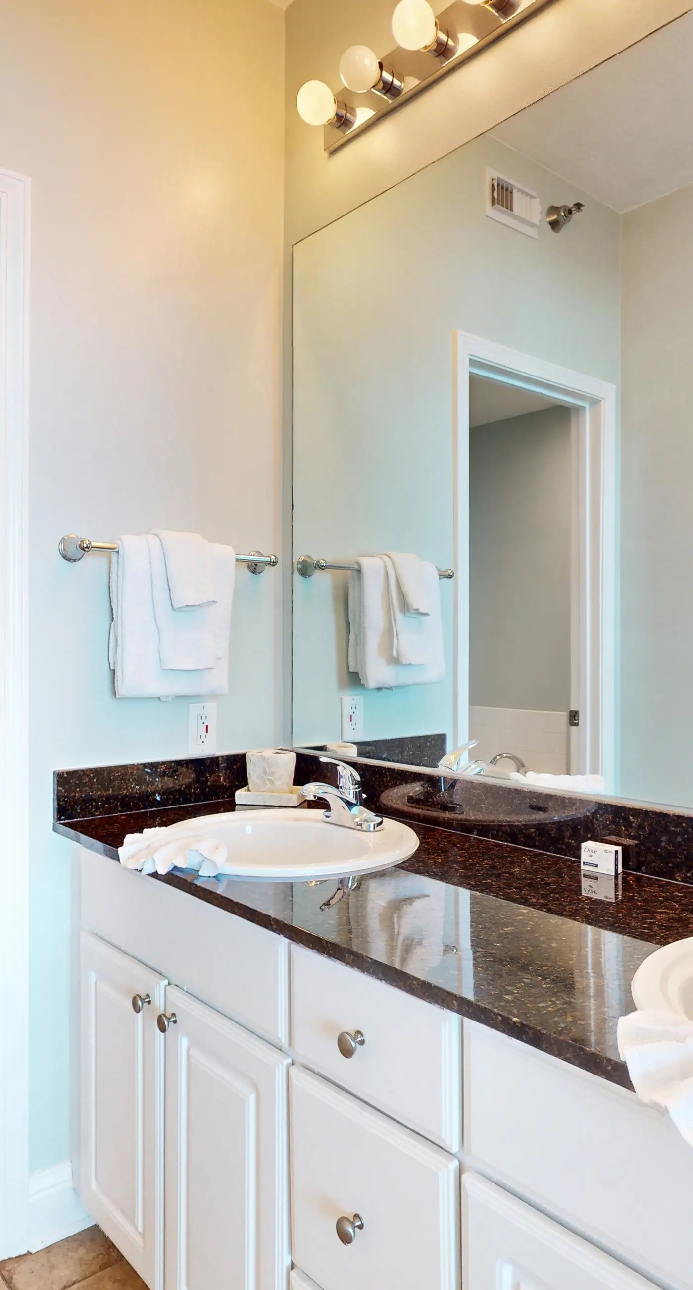 Gulf-Front Condo w/ Big Beach Views, Balcony, WiFi & Shared Pools/Hot Tubs/Gym