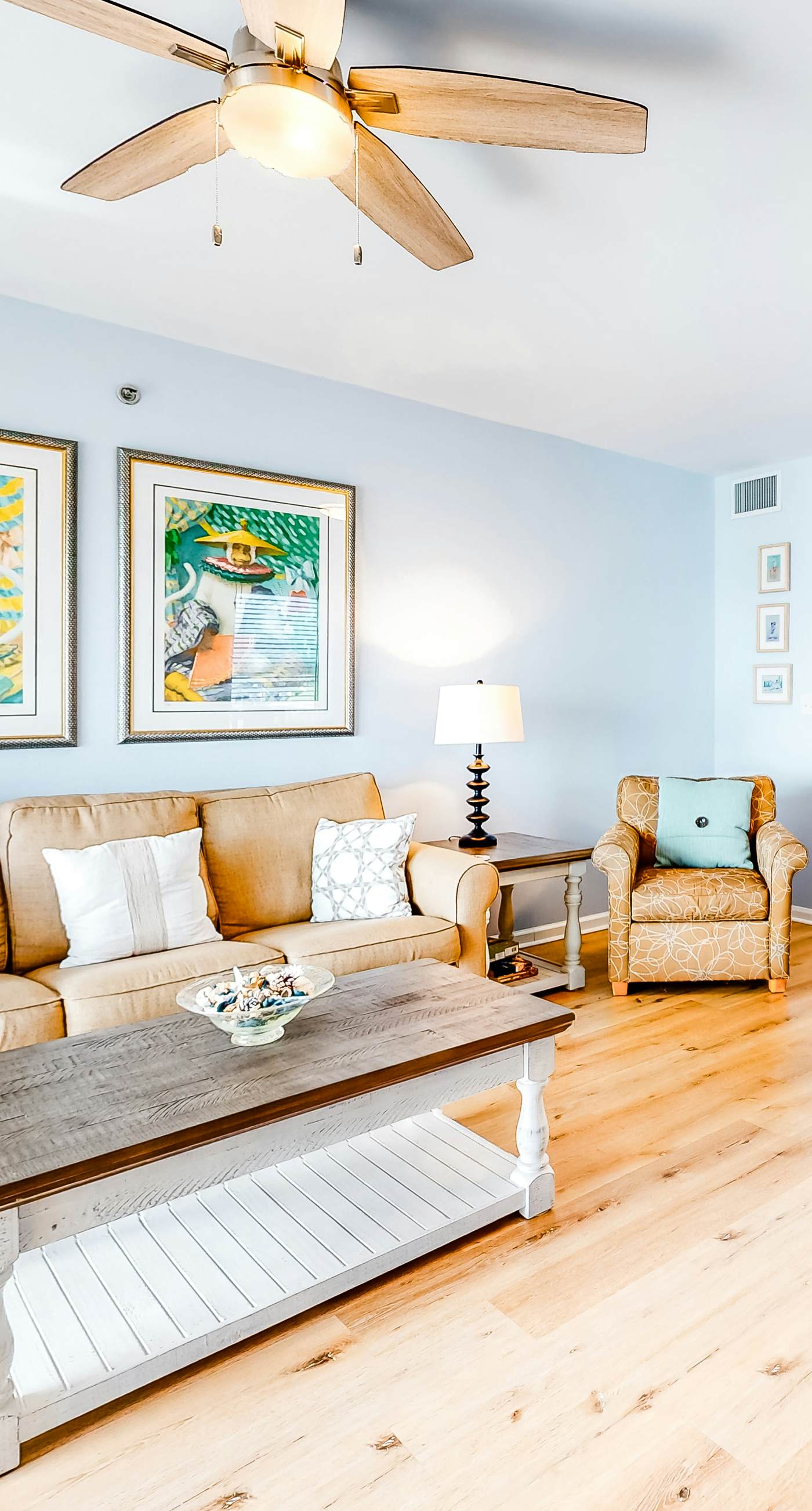 Amazing Condo in Gulf-Front Condo Featuring a Shared Pool, Free WiFi, Central AC