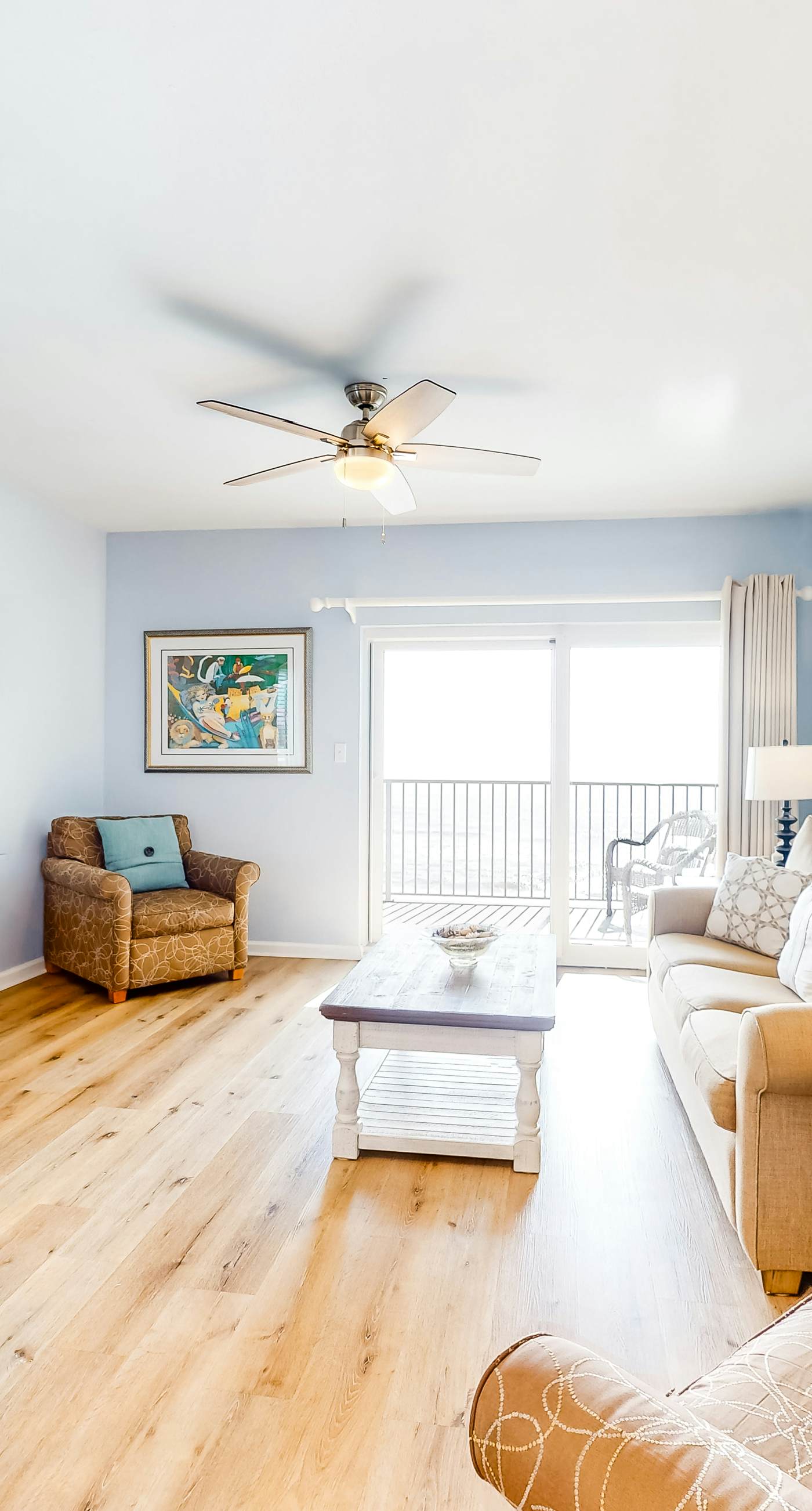 Amazing Condo in Gulf-Front Condo Featuring a Shared Pool, Free WiFi, Central AC