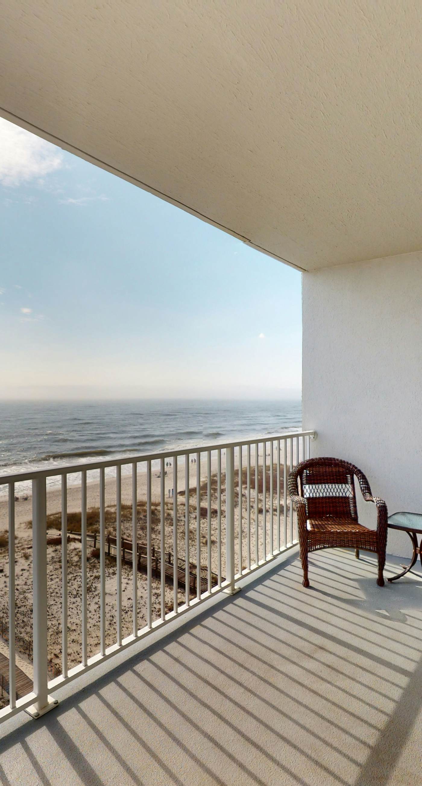 Amazing Condo in Gulf-Front Condo Featuring a Shared Pool, Free WiFi, Central AC