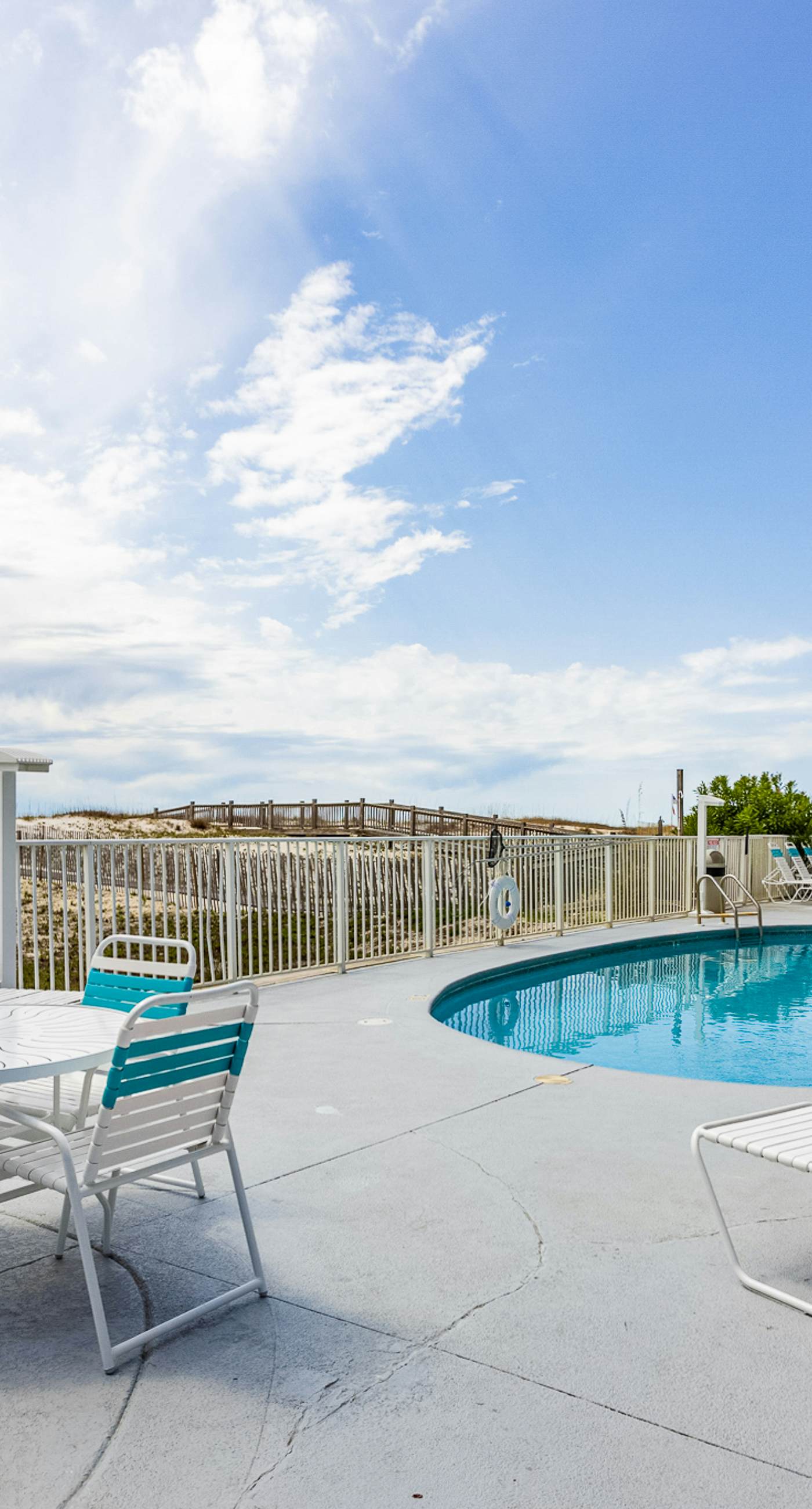 Amazing Condo in Gulf-Front Condo Featuring a Shared Pool, Free WiFi, Central AC