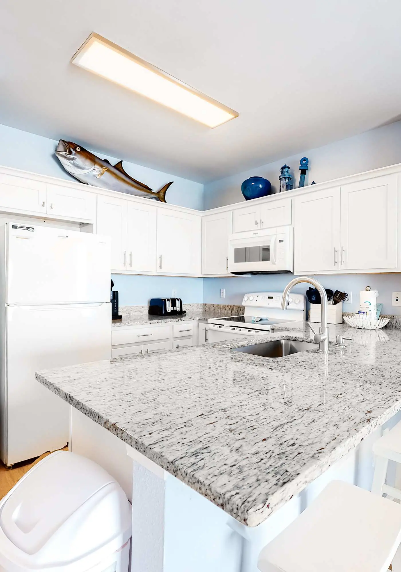 Amazing Condo in Gulf-Front Condo Featuring a Shared Pool, Free WiFi, Central AC