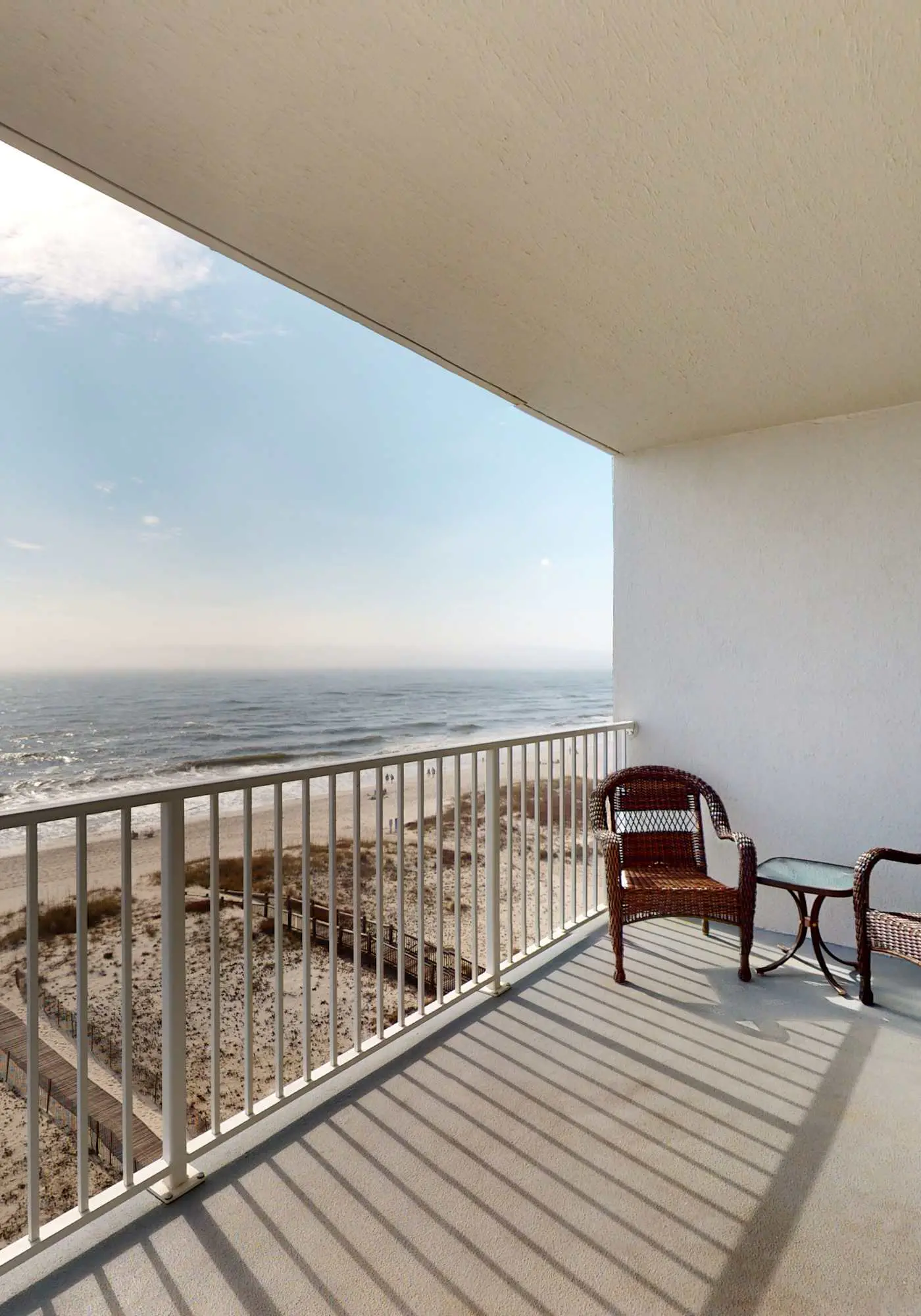 Amazing Condo in Gulf-Front Condo Featuring a Shared Pool, Free WiFi, Central AC