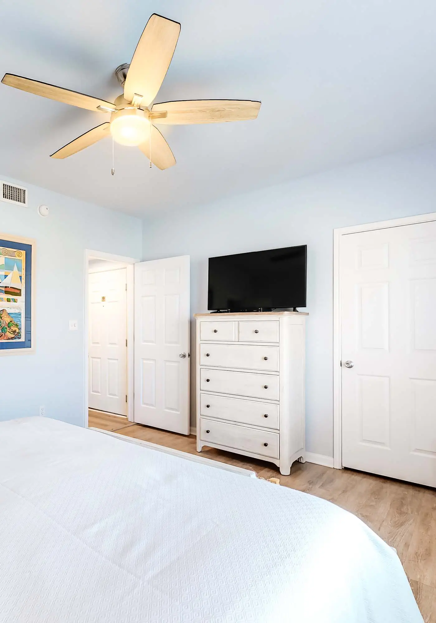 Amazing Condo in Gulf-Front Condo Featuring a Shared Pool, Free WiFi, Central AC