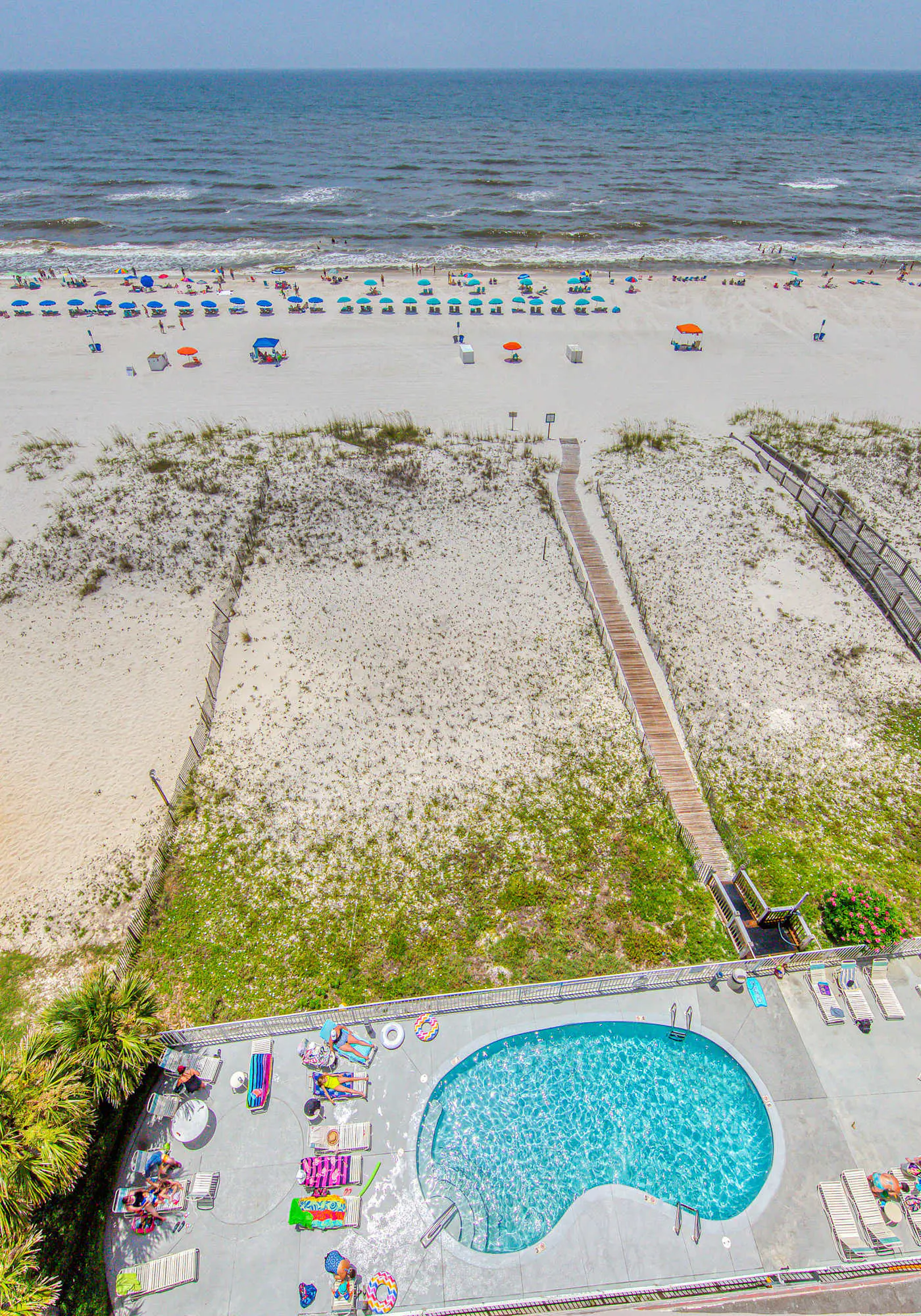Amazing Condo in Gulf-Front Condo Featuring a Shared Pool, Free WiFi, Central AC