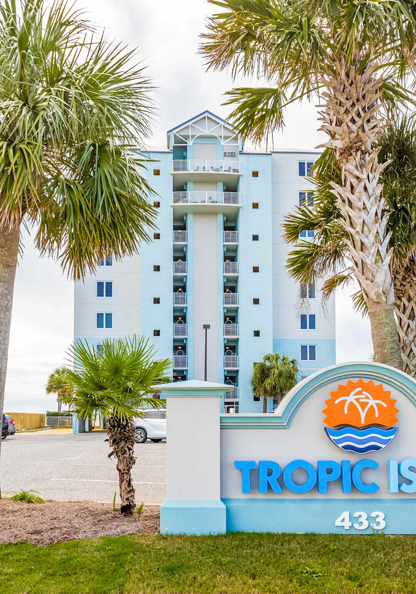 Amazing Condo in Gulf-Front Condo Featuring a Shared Pool, Free WiFi, Central AC