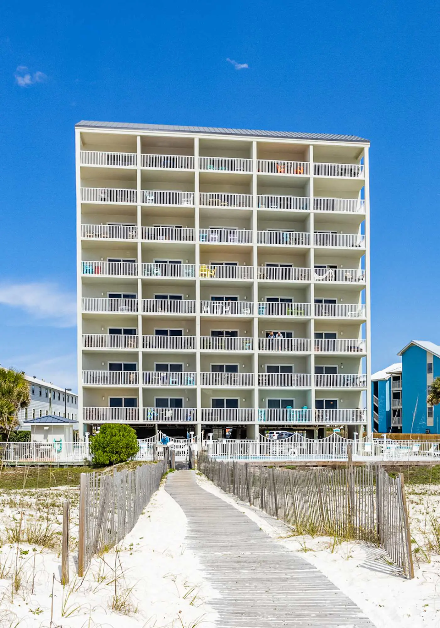 Amazing Condo in Gulf-Front Condo Featuring a Shared Pool, Free WiFi, Central AC