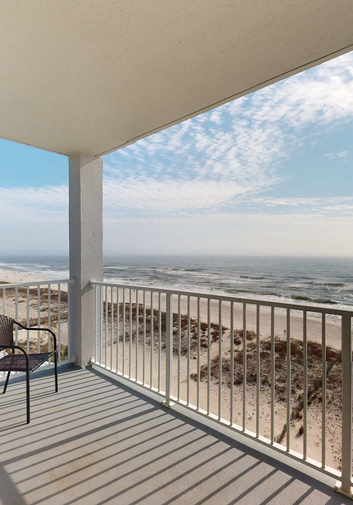 Amazing Condo in Gulf-Front Condo Featuring a Shared Pool, Free WiFi, Central AC