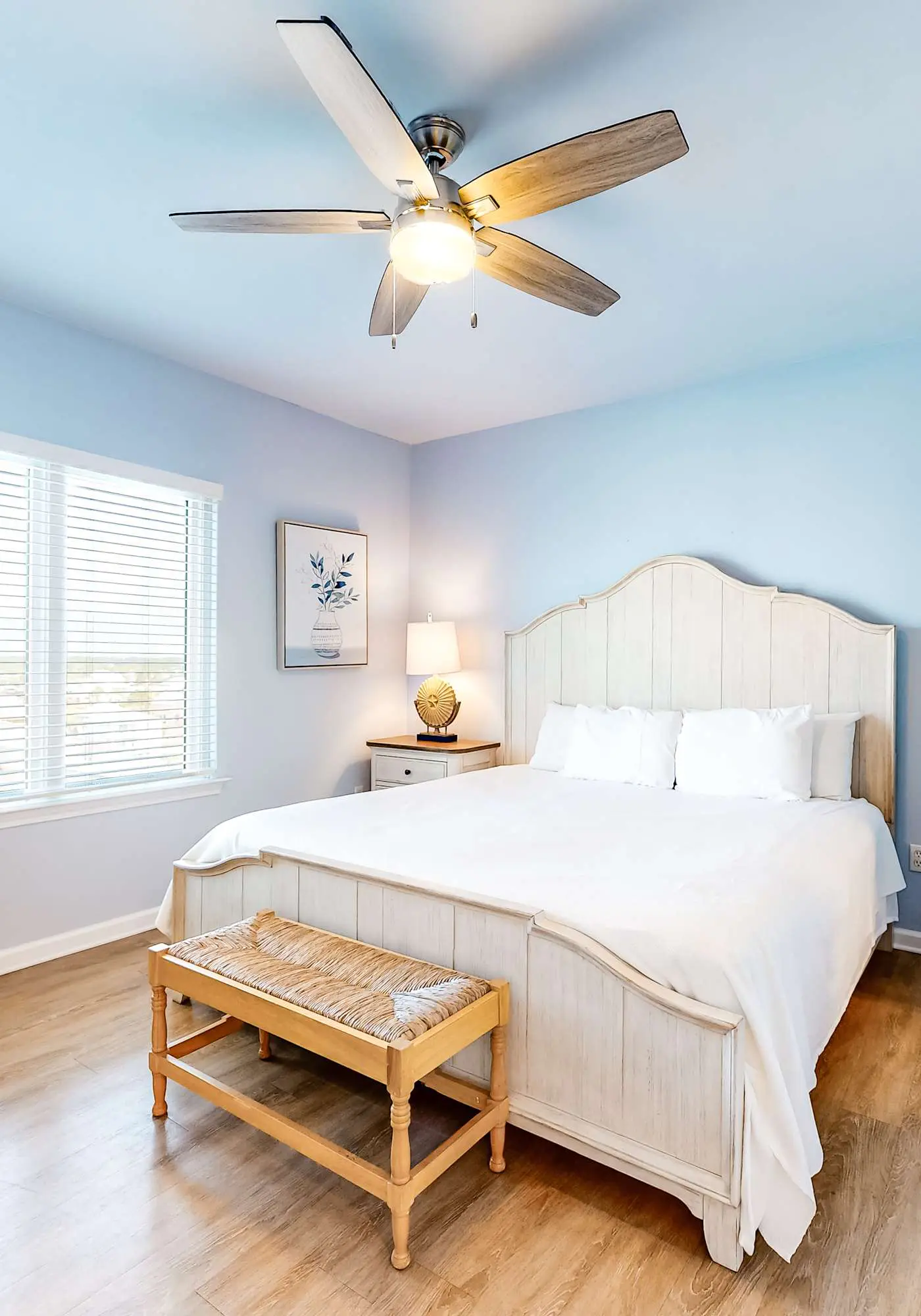 Amazing Condo in Gulf-Front Condo Featuring a Shared Pool, Free WiFi, Central AC