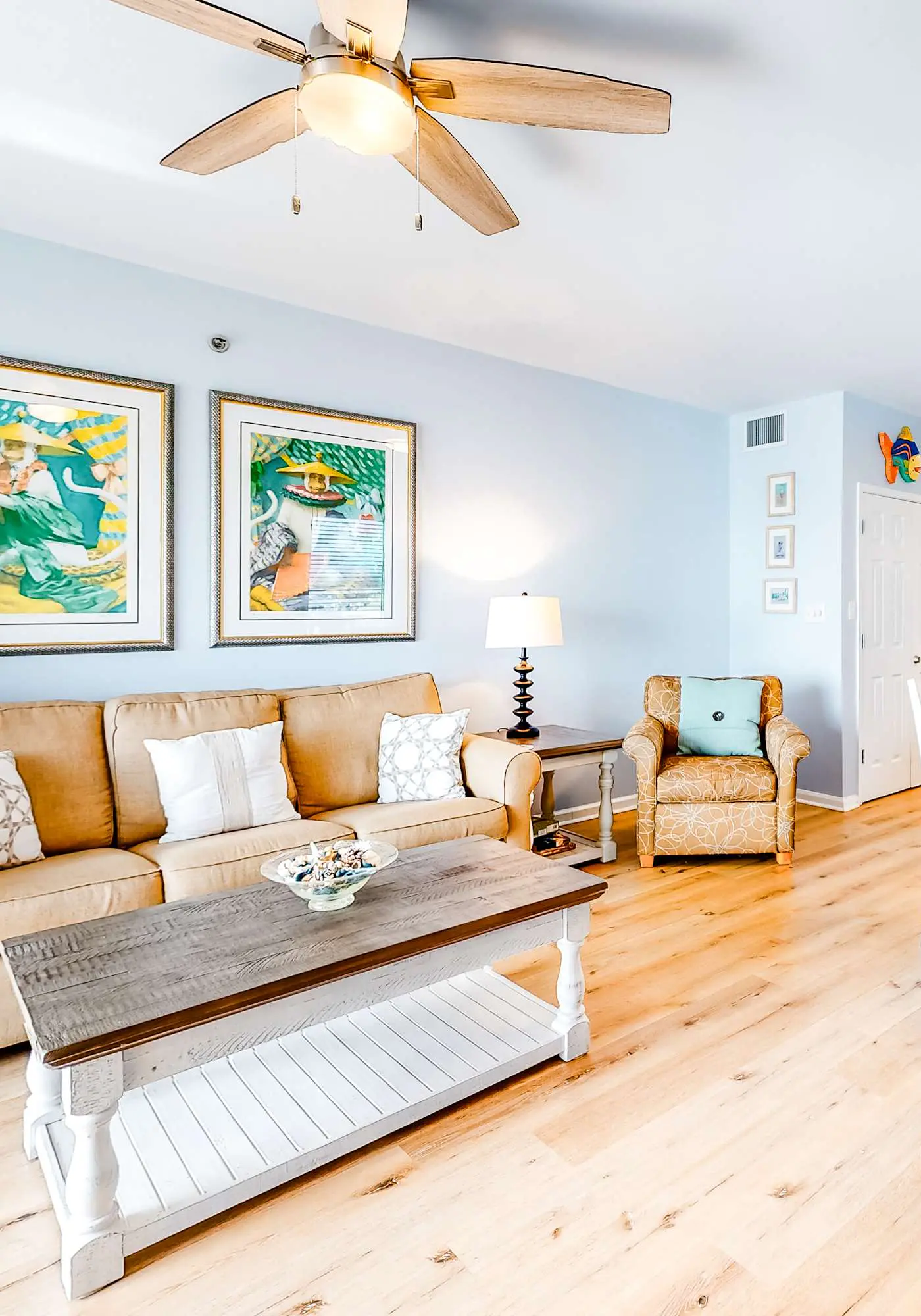Amazing Condo in Gulf-Front Condo Featuring a Shared Pool, Free WiFi, Central AC