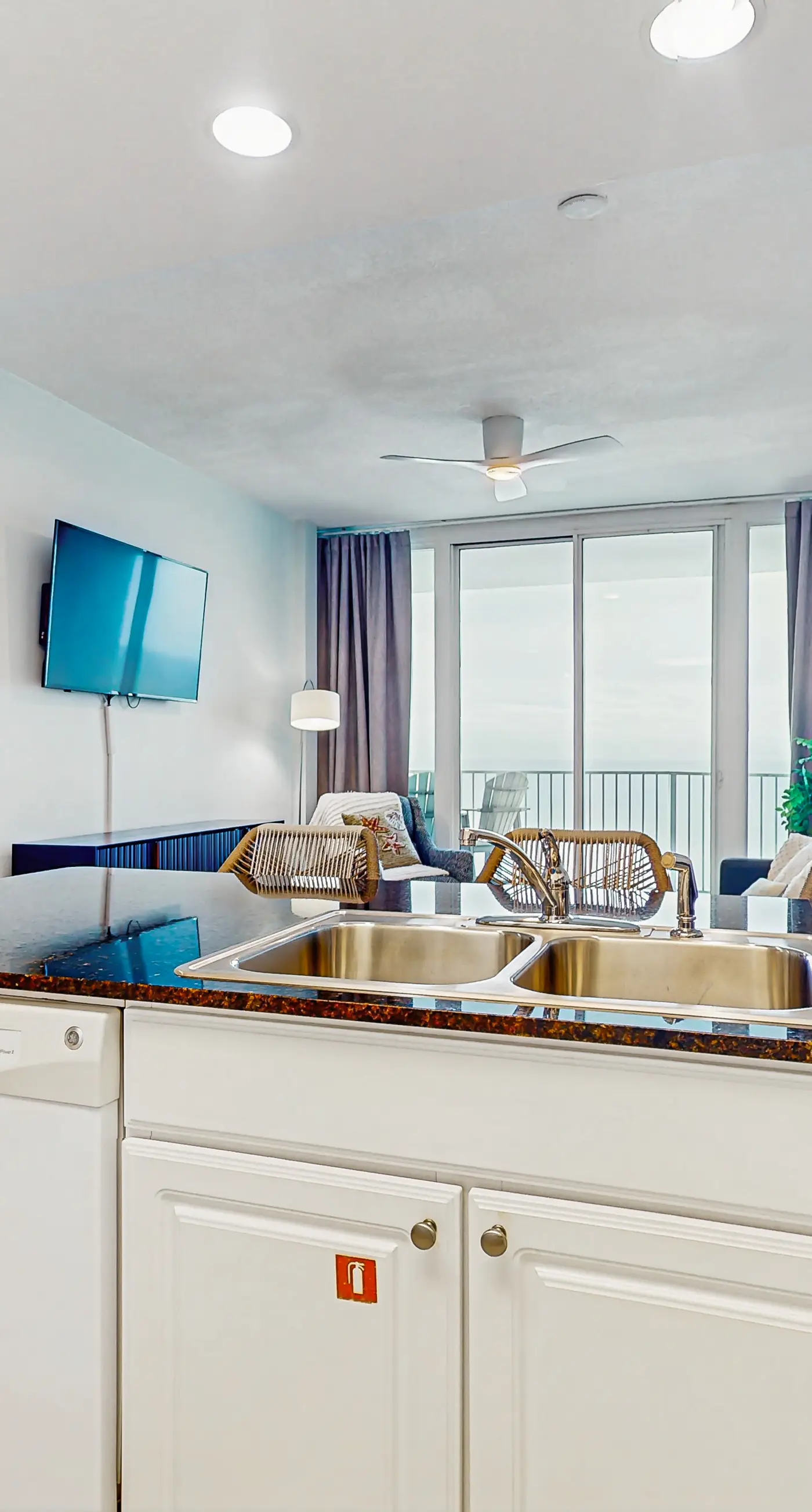 Gulf-Front, 12th-Floor Condo w/ Great View, Balcony, AC & Shared Pools/Hot Tubs