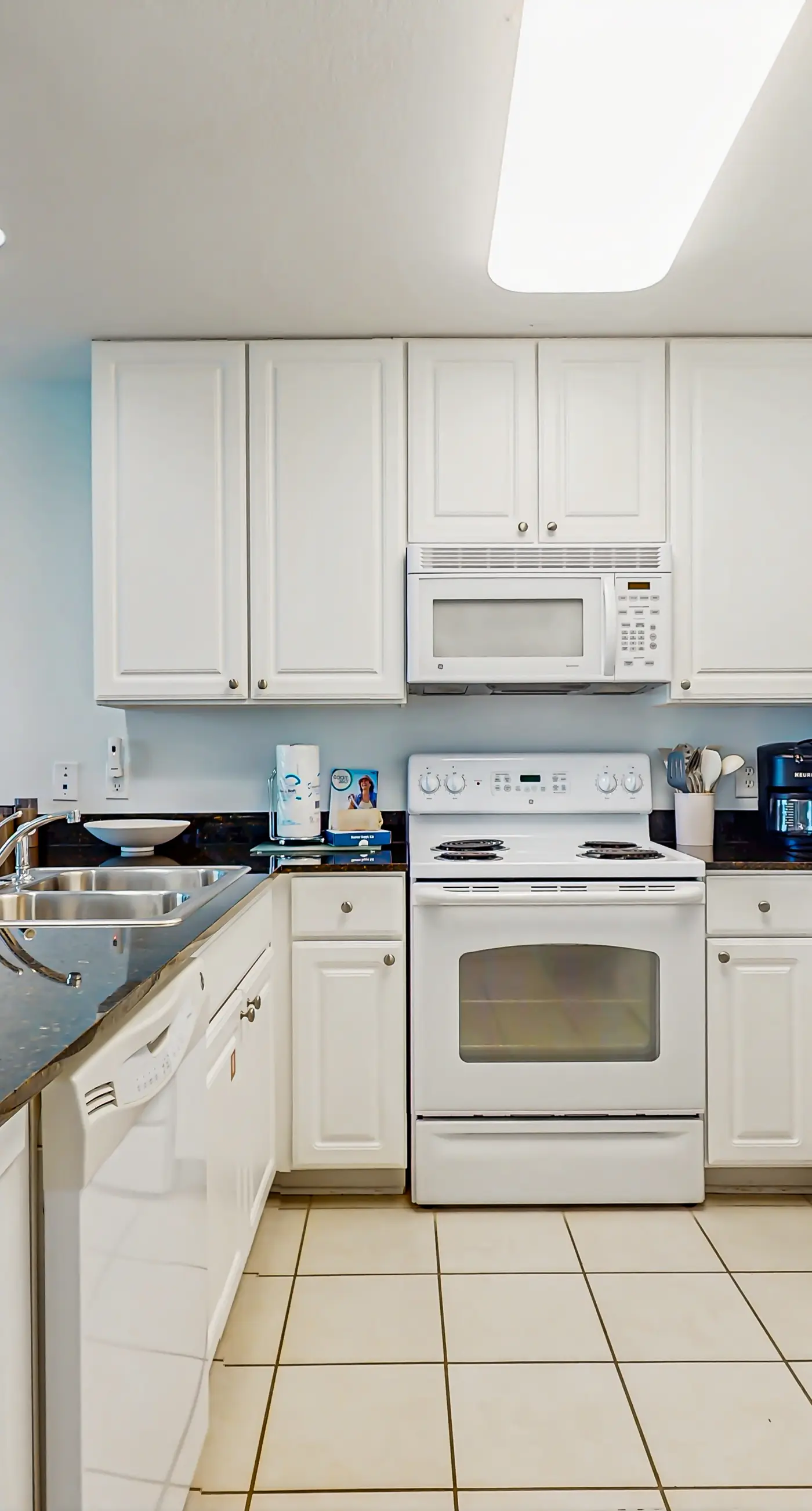 Gulf-Front, 12th-Floor Condo w/ Great View, Balcony, AC & Shared Pools/Hot Tubs