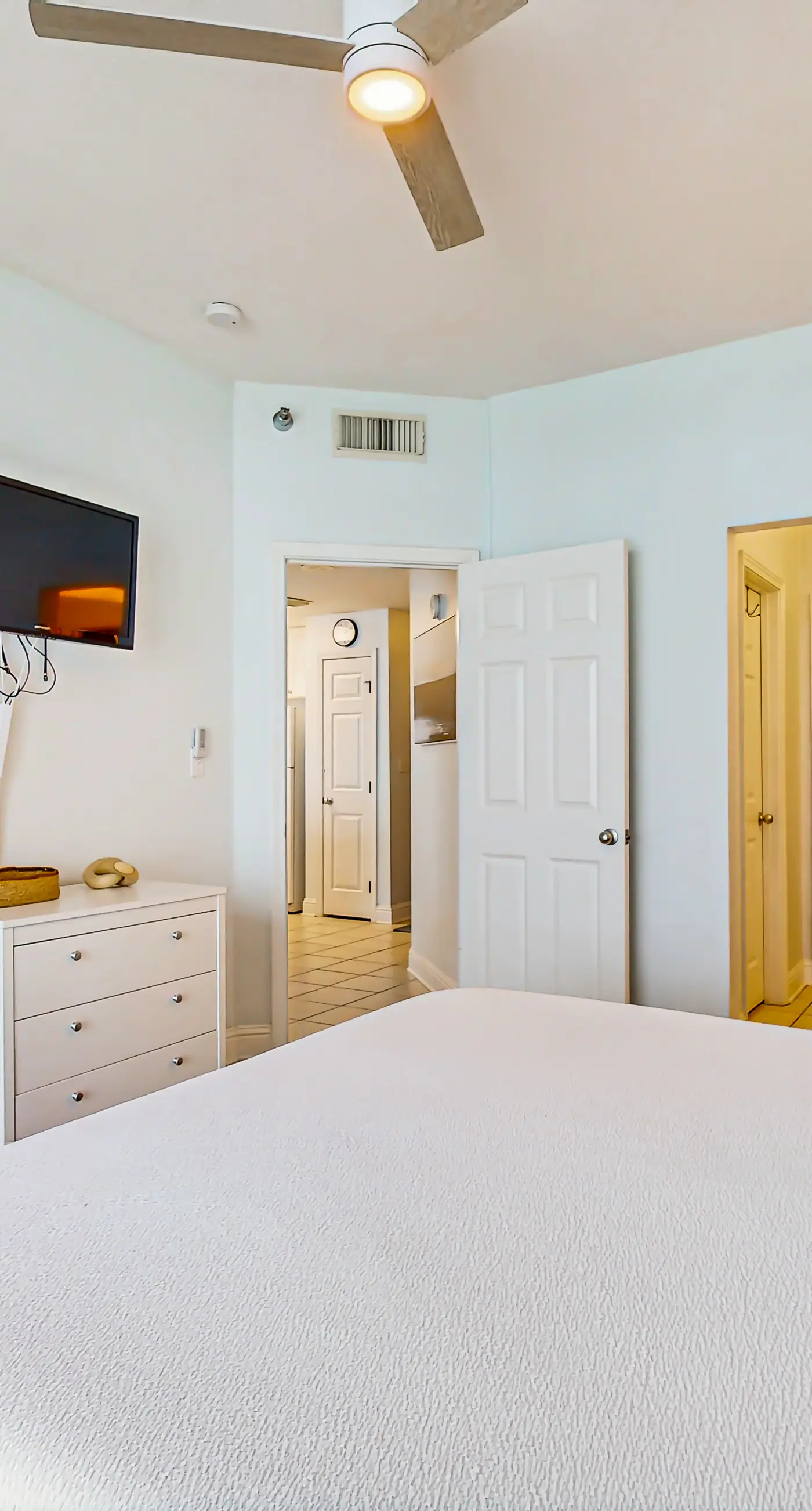 Gulf-Front, 12th-Floor Condo w/ Great View, Balcony, AC & Shared Pools/Hot Tubs