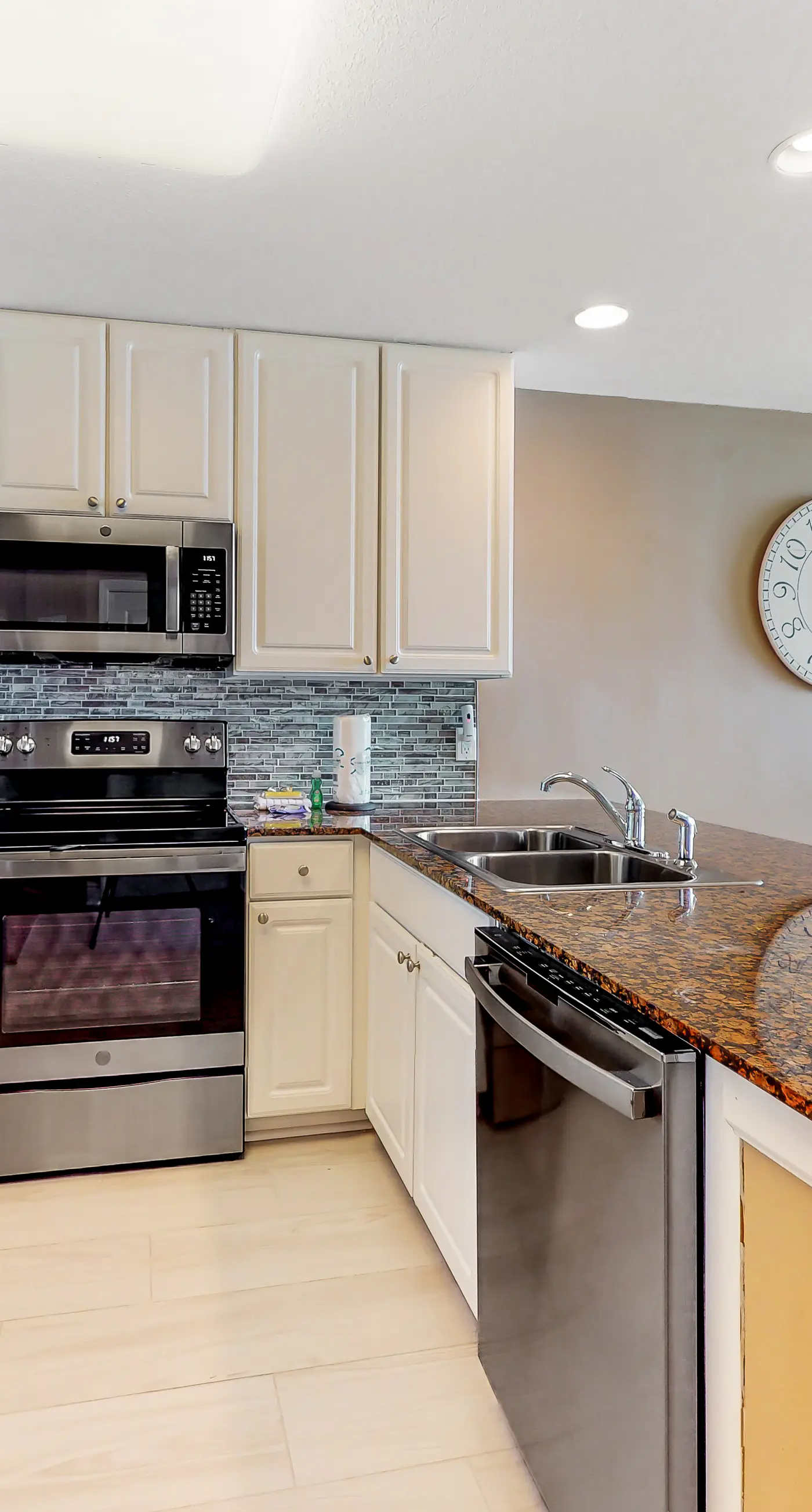 Gulf-Front Condo w/ Beach View, Balcony, AC & Resort Pools/Hot Tubs/Sauna