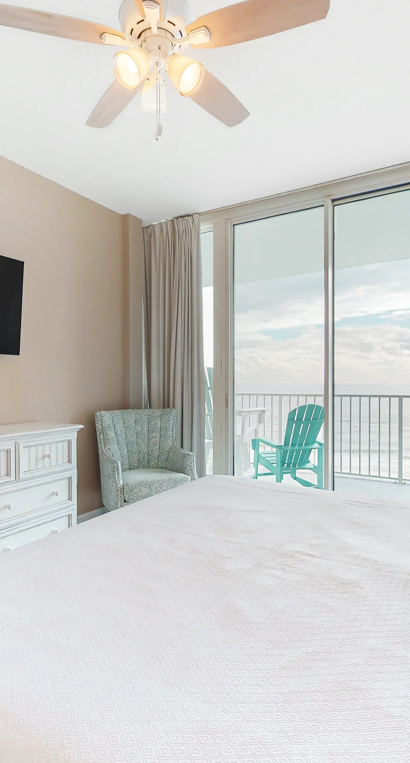 Gulf-Front Condo w/ Beach View, Balcony, AC & Resort Pools/Hot Tubs/Sauna