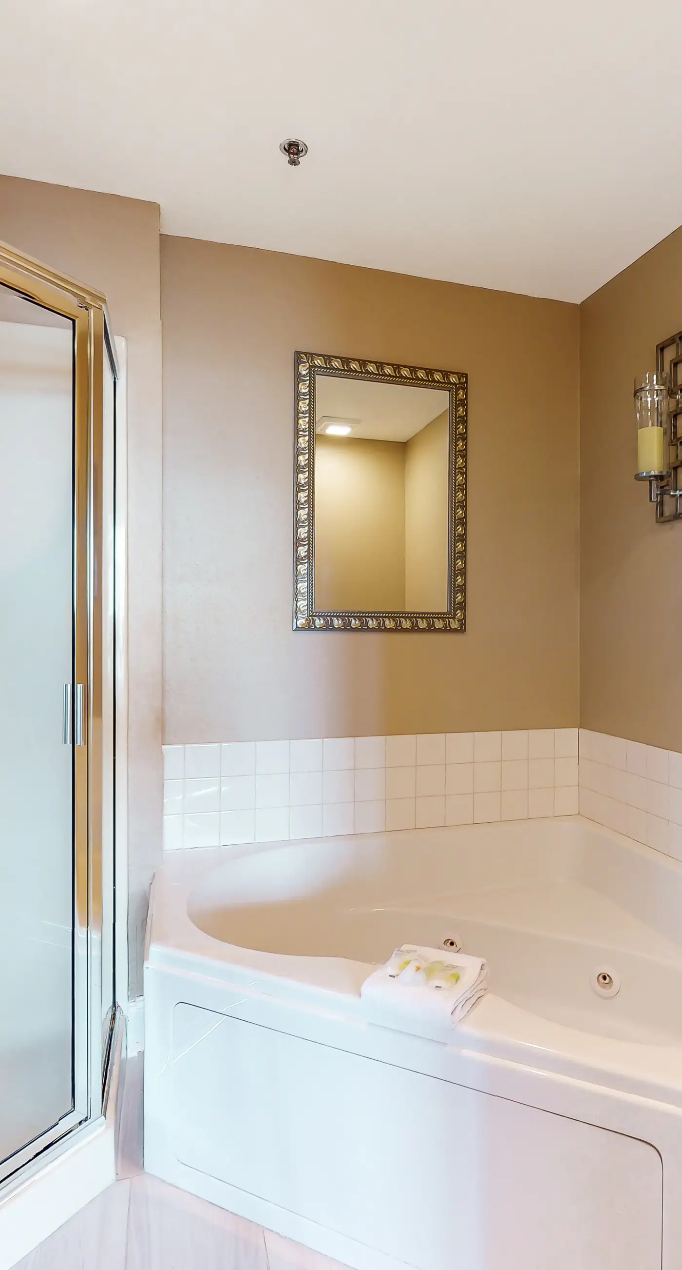 Gulf-Front Condo w/ Beach View, Balcony, AC & Resort Pools/Hot Tubs/Sauna