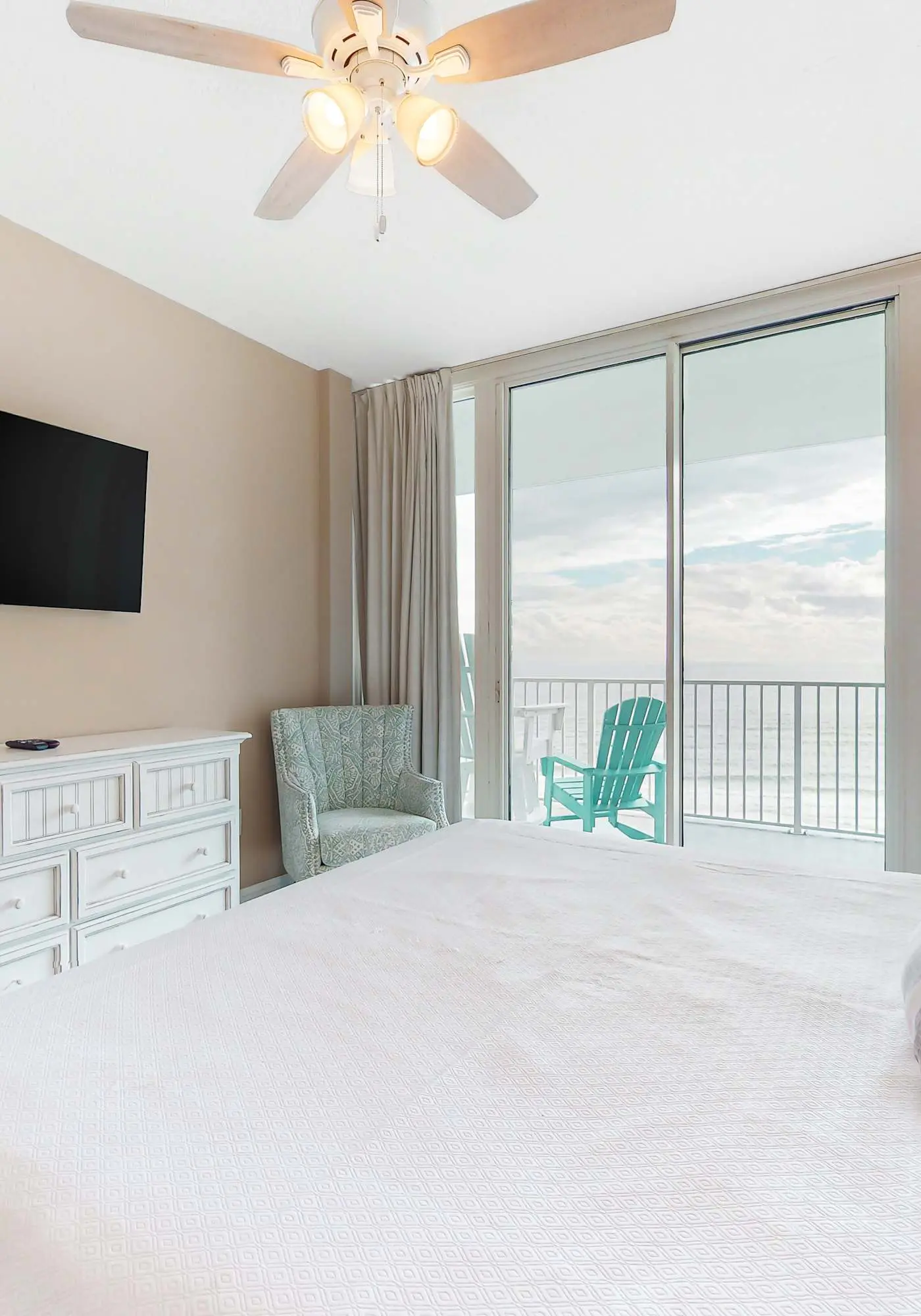 Gulf-Front Condo w/ Beach View, Balcony, AC & Resort Pools/Hot Tubs/Sauna