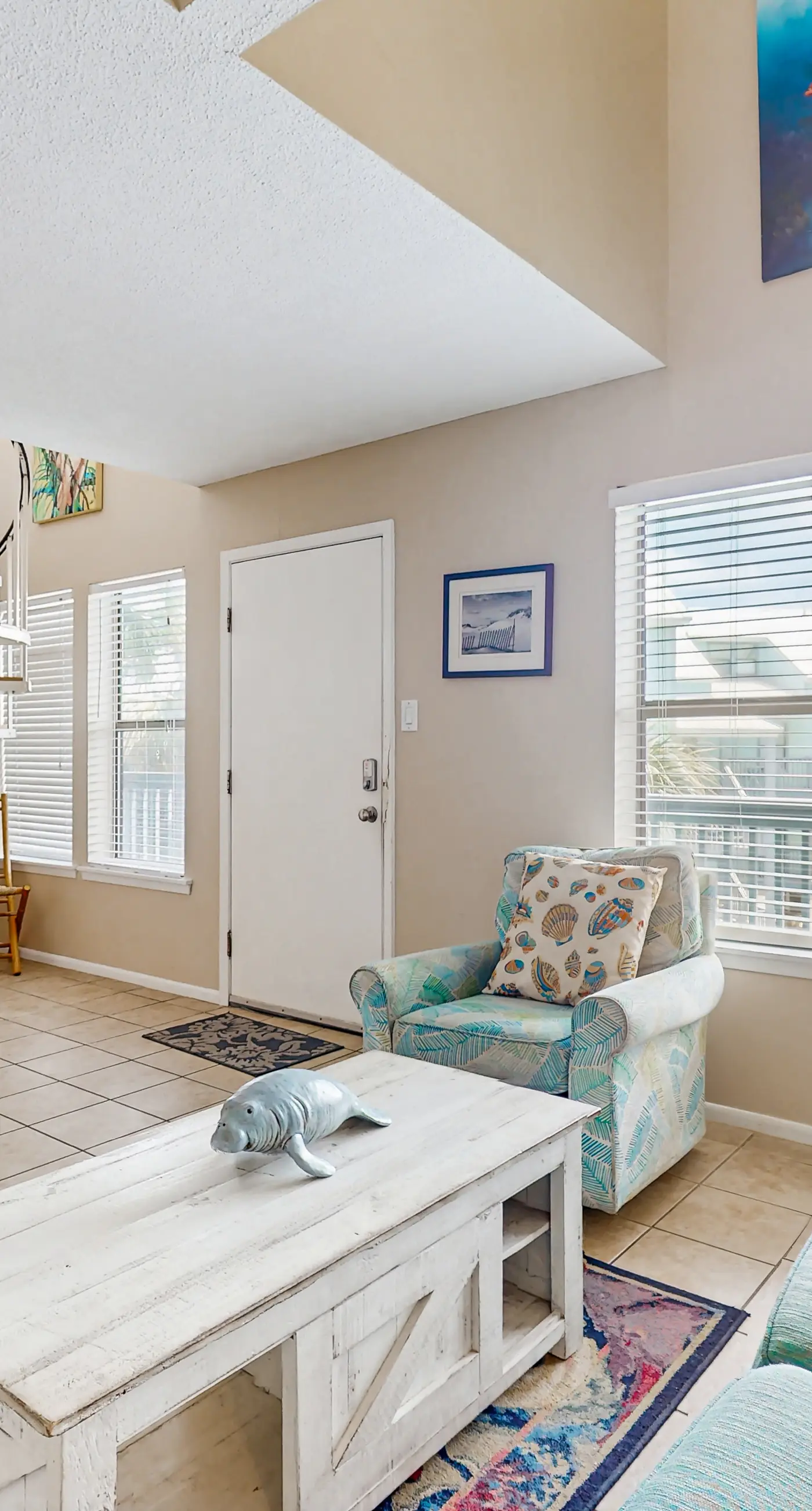 Lofty Condo in a Beachfront Complex w/ WiFi, AC, Balcony & Shared Outdoor Pool