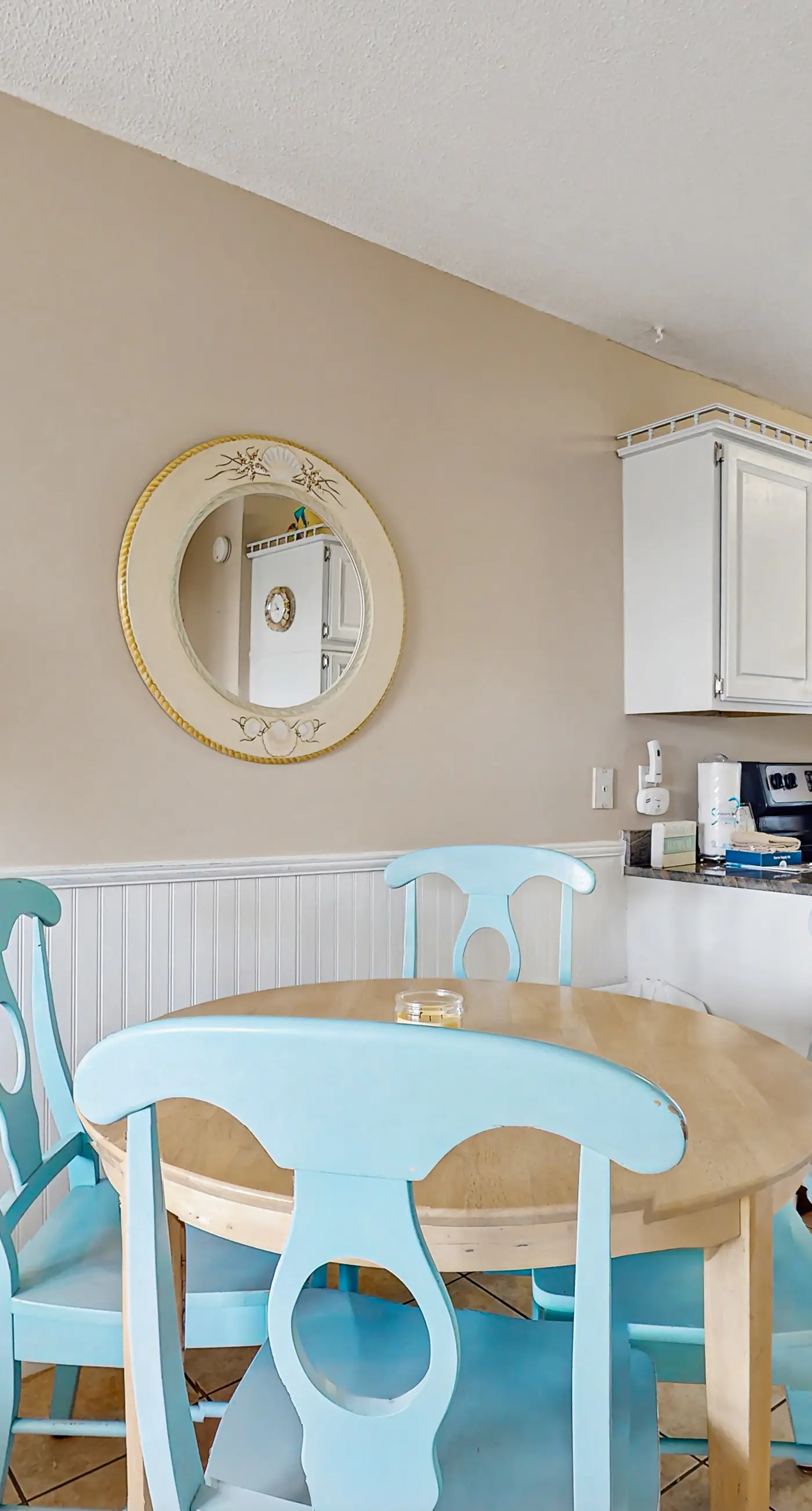 Lofty Condo in a Beachfront Complex w/ WiFi, AC, Balcony & Shared Outdoor Pool