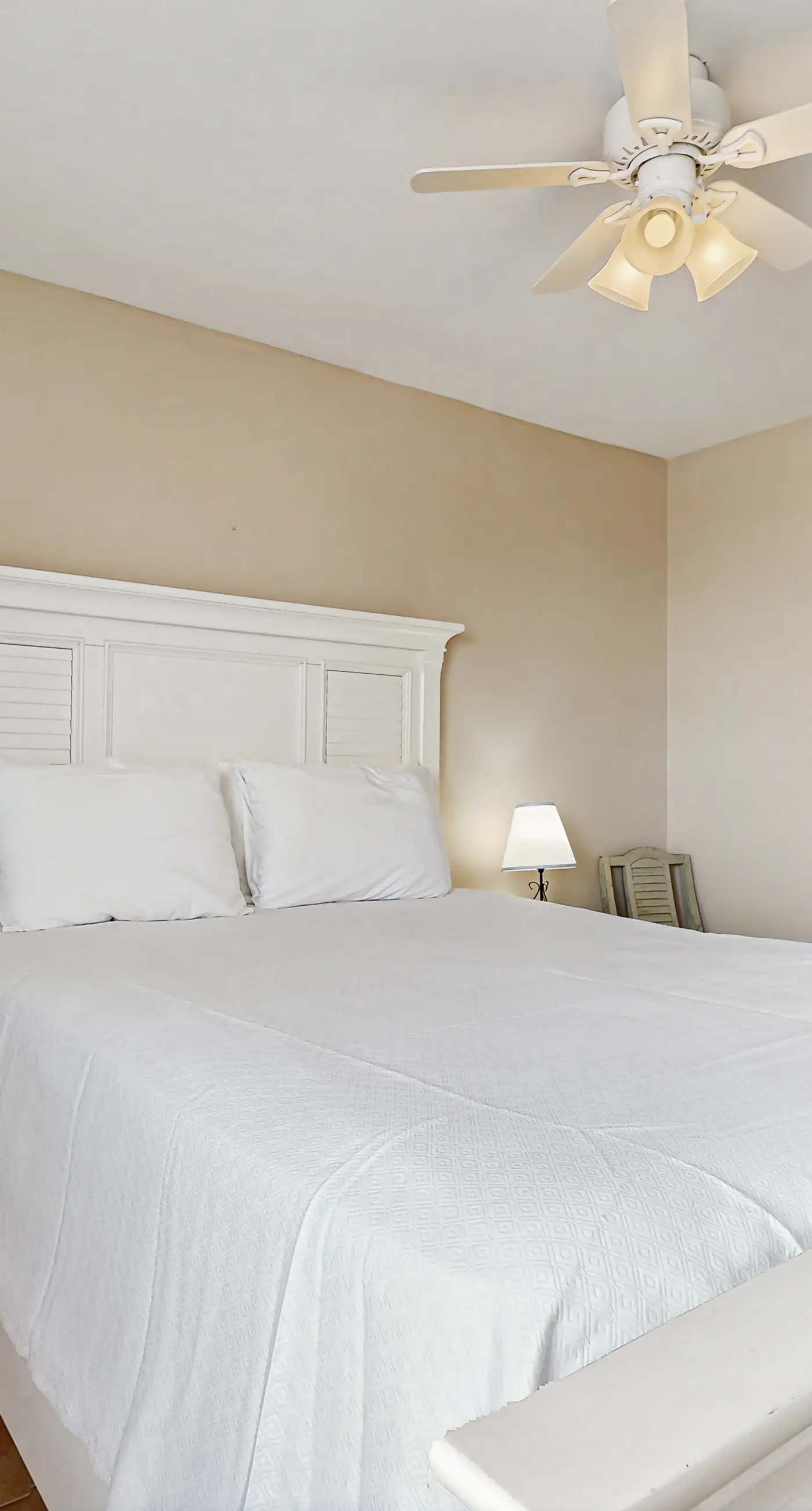 Lofty Condo in a Beachfront Complex w/ WiFi, AC, Balcony & Shared Outdoor Pool