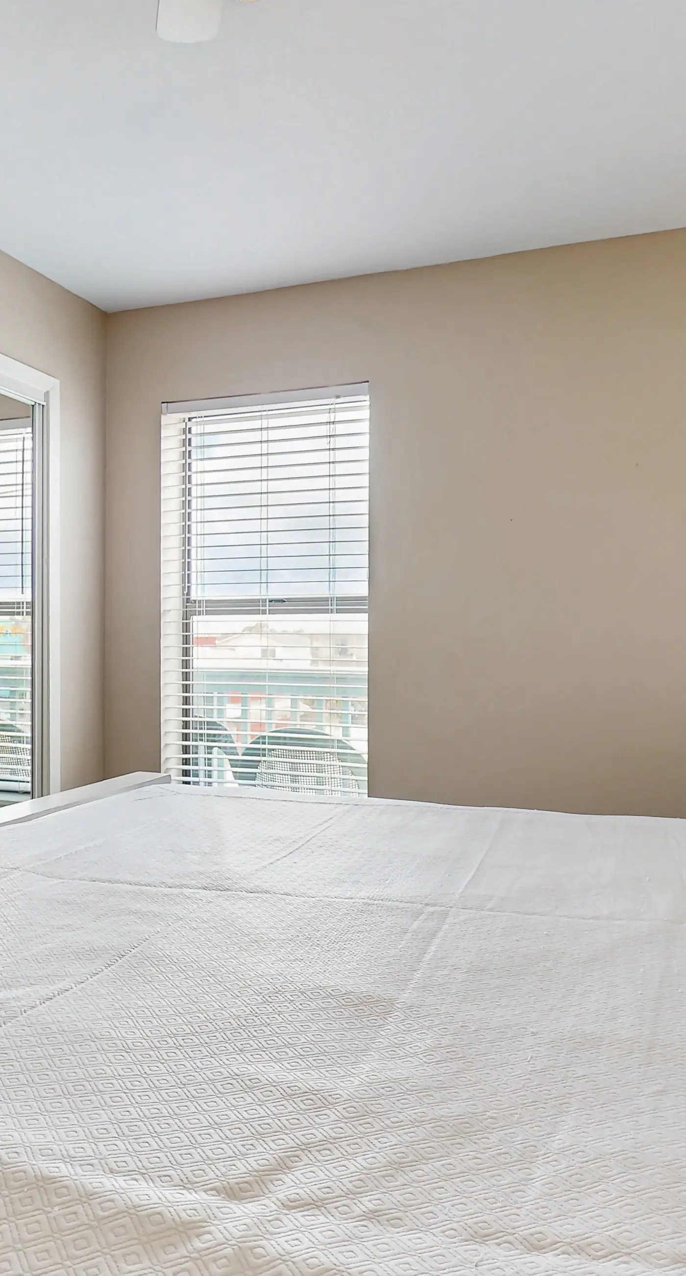 Lofty Condo in a Beachfront Complex w/ WiFi, AC, Balcony & Shared Outdoor Pool