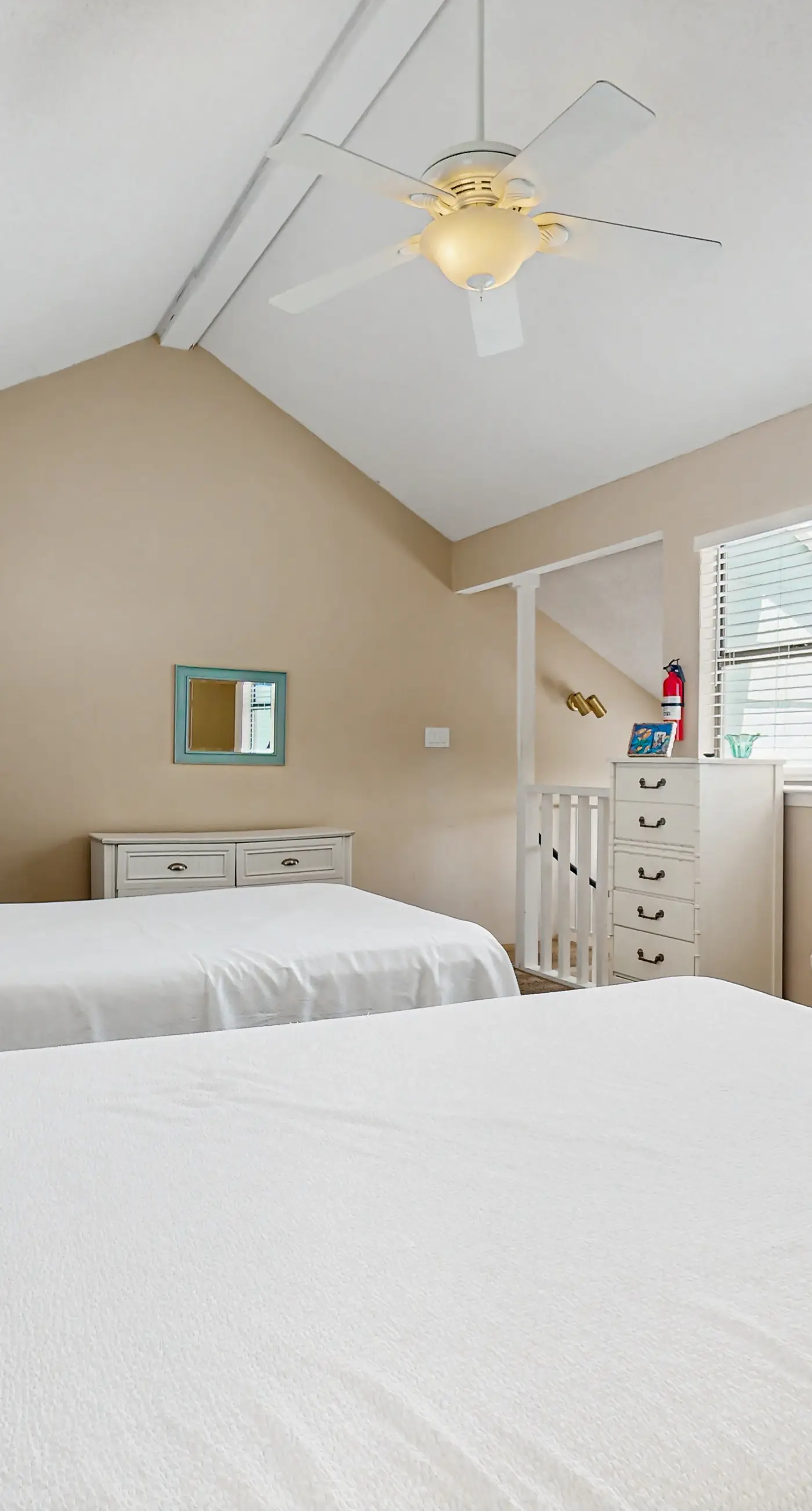 Lofty Condo in a Beachfront Complex w/ WiFi, AC, Balcony & Shared Outdoor Pool