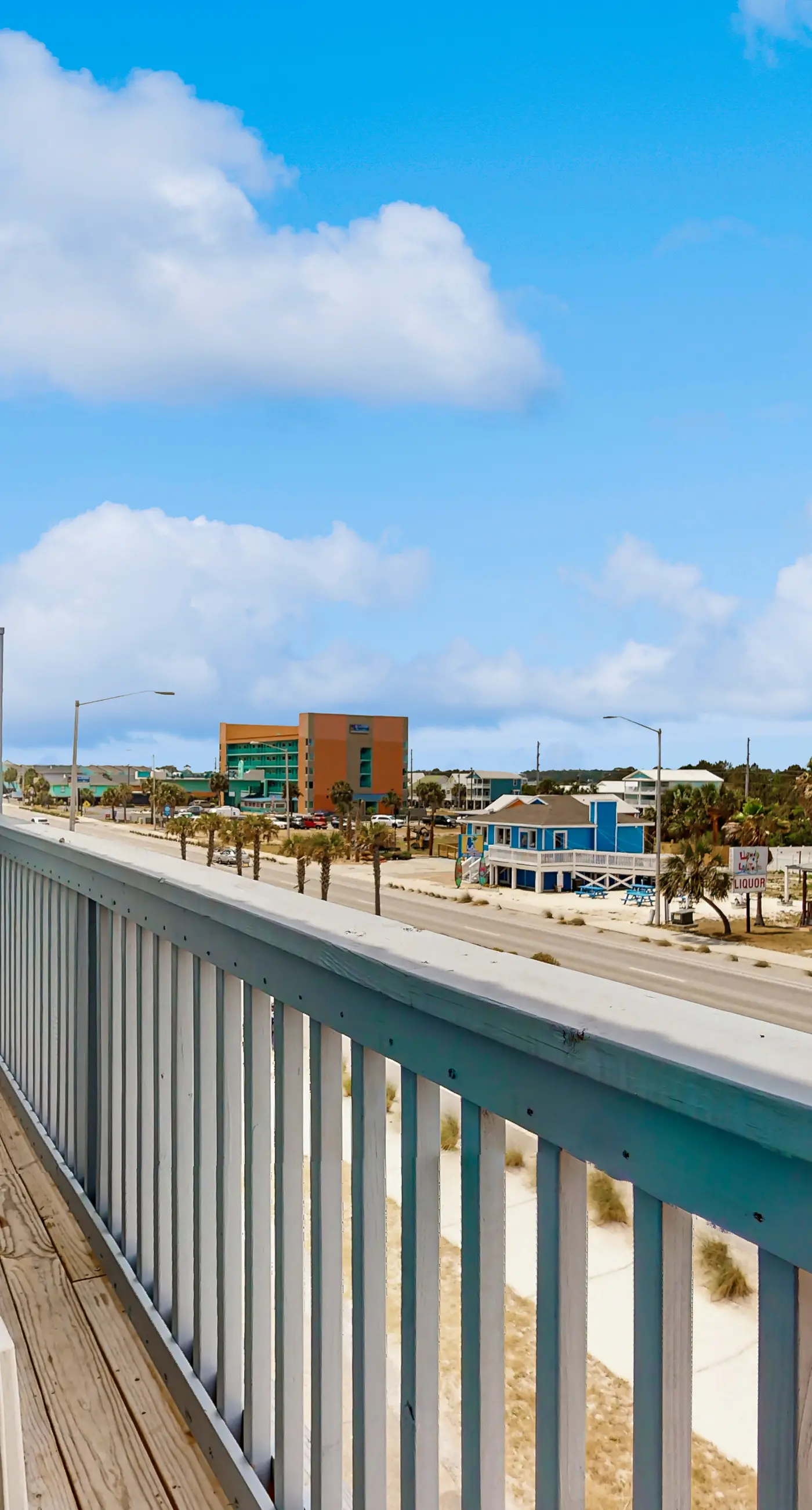 Lofty Condo in a Beachfront Complex w/ WiFi, AC, Balcony & Shared Outdoor Pool