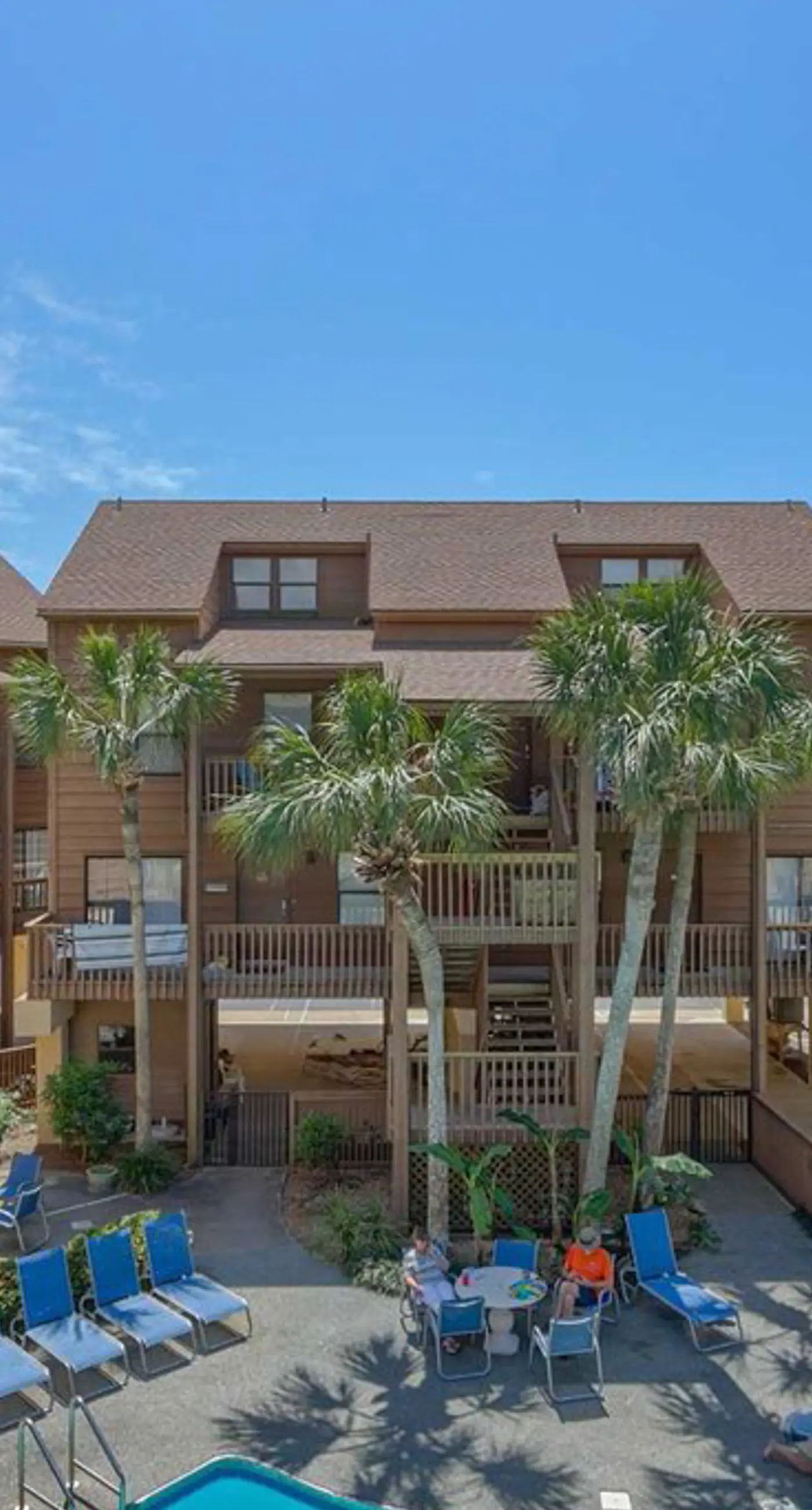 Lofty Condo in a Beachfront Complex w/ WiFi, AC, Balcony & Shared Outdoor Pool
