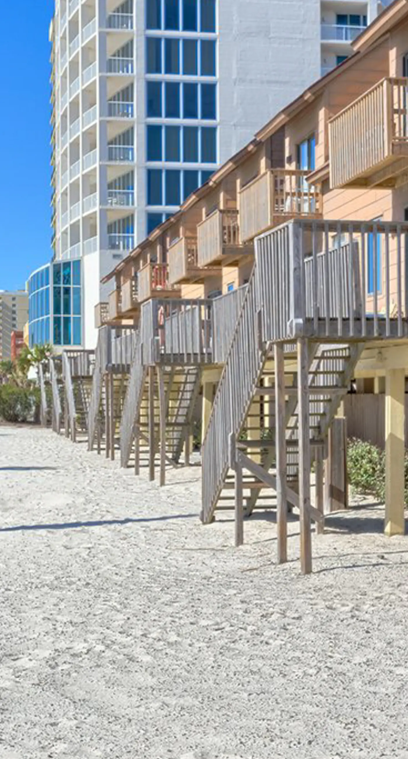 Lofty Condo in a Beachfront Complex w/ WiFi, AC, Balcony & Shared Outdoor Pool