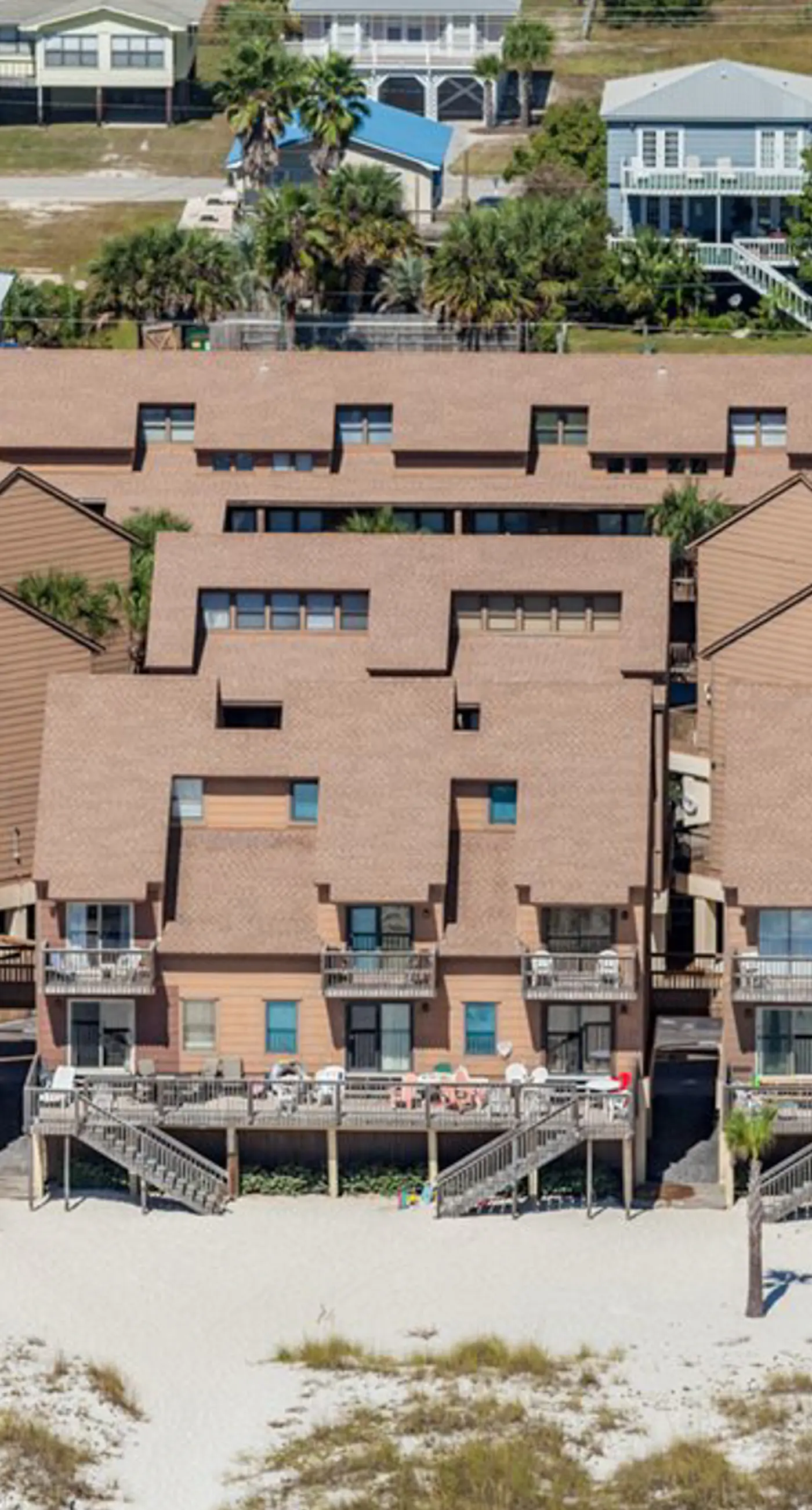 Lofty Condo in a Beachfront Complex w/ WiFi, AC, Balcony & Shared Outdoor Pool