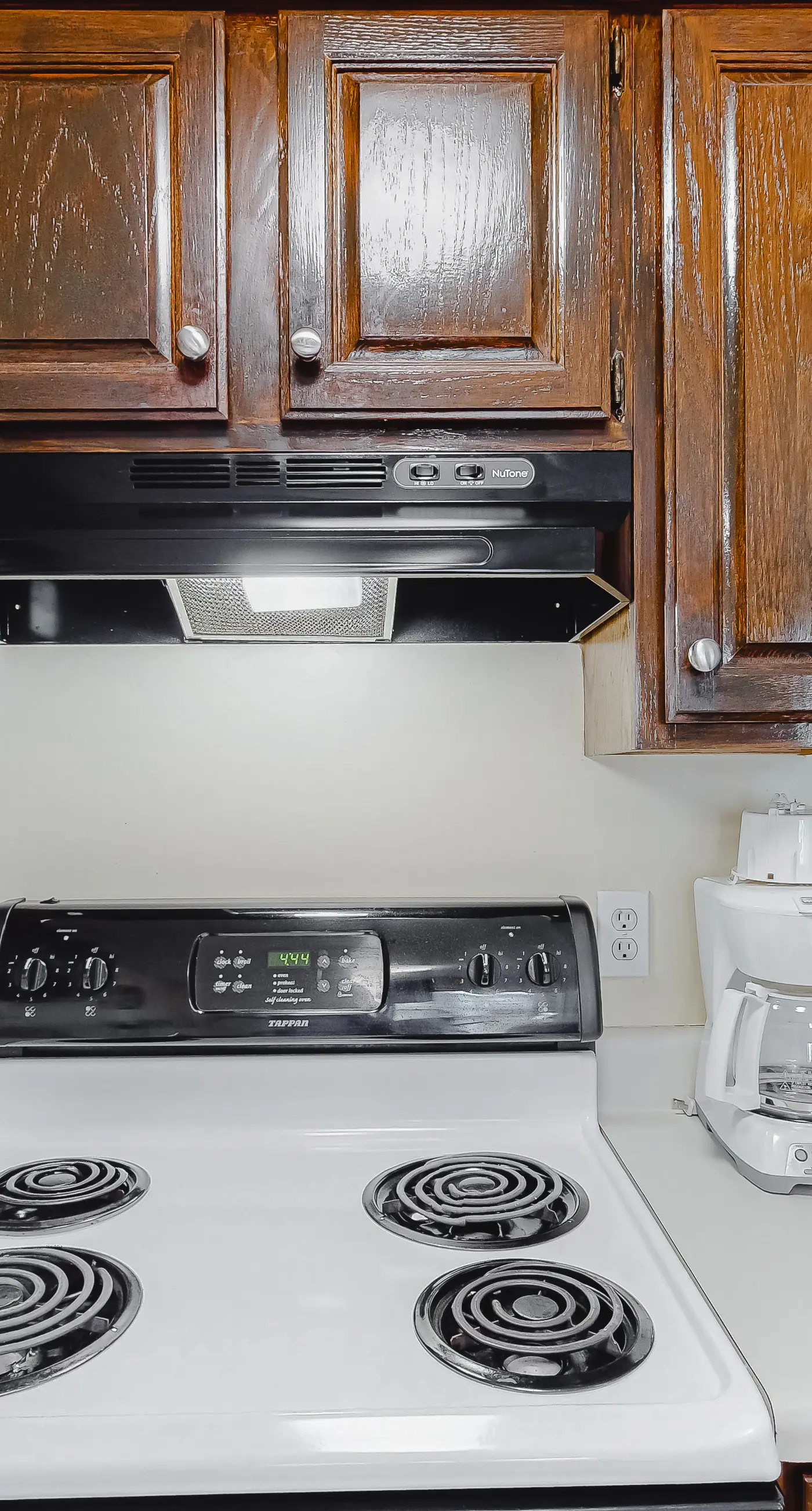 Air-Conditioned Condo in a Beachfront Complex w/ WiFi, Balconies & Shared Pool