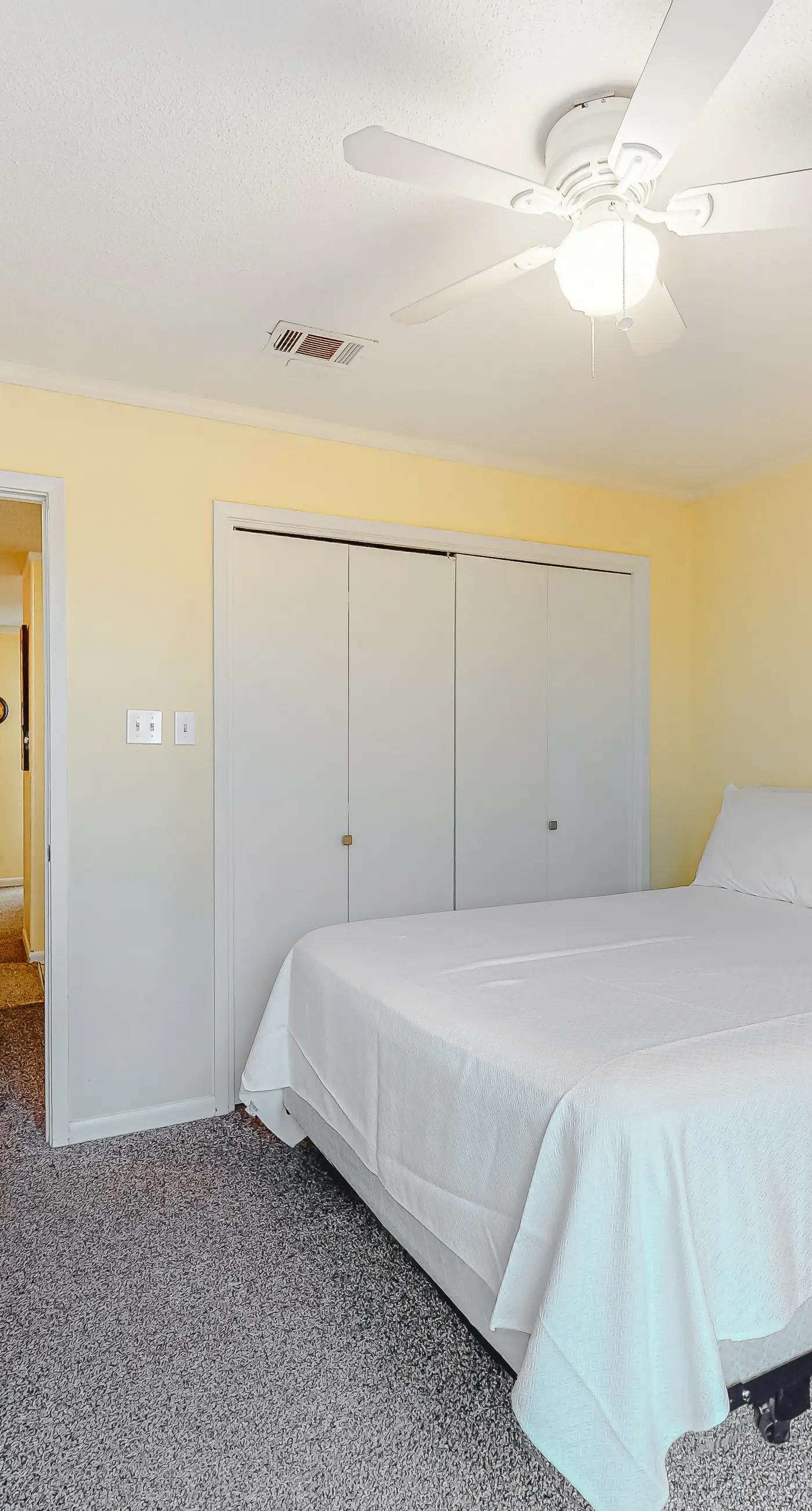 Air-Conditioned Condo in a Beachfront Complex w/ WiFi, Balconies & Shared Pool