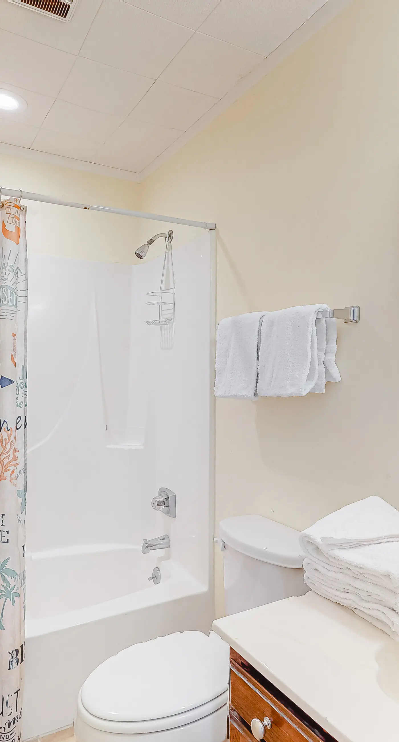 Air-Conditioned Condo in a Beachfront Complex w/ WiFi, Balconies & Shared Pool