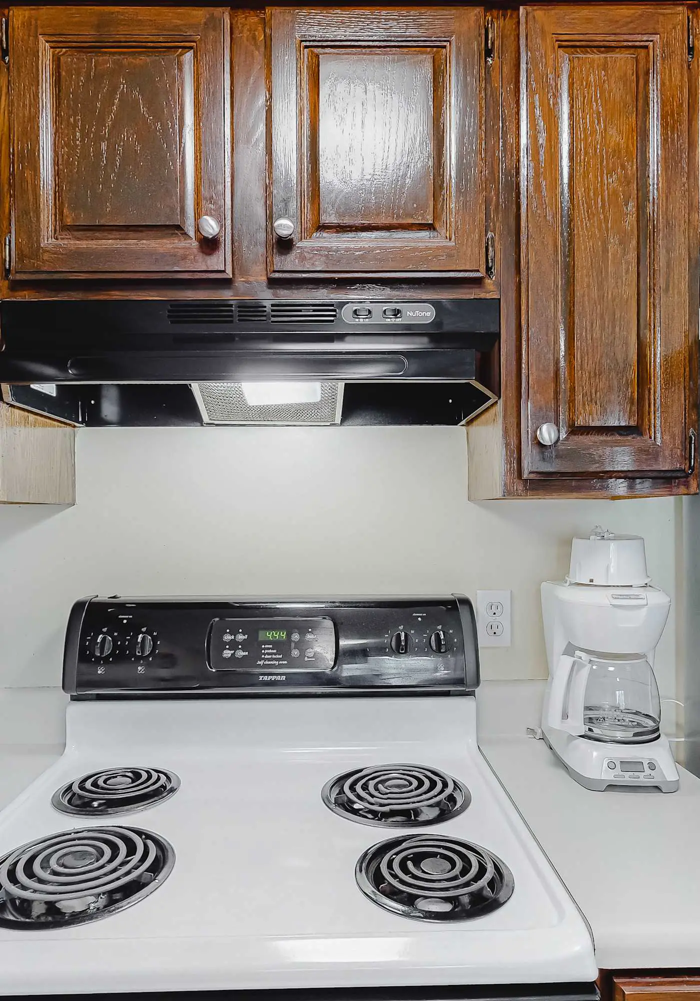 Air-Conditioned Condo in a Beachfront Complex w/ WiFi, Balconies & Shared Pool