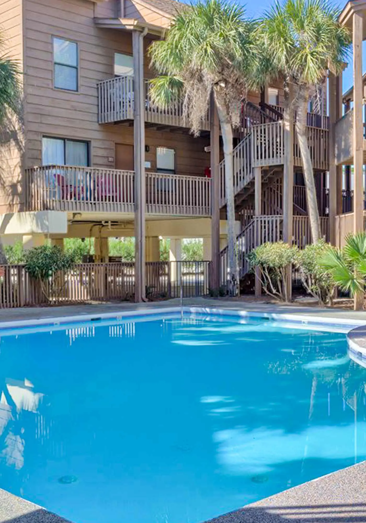 Air-Conditioned Condo in a Beachfront Complex w/ WiFi, Balconies & Shared Pool